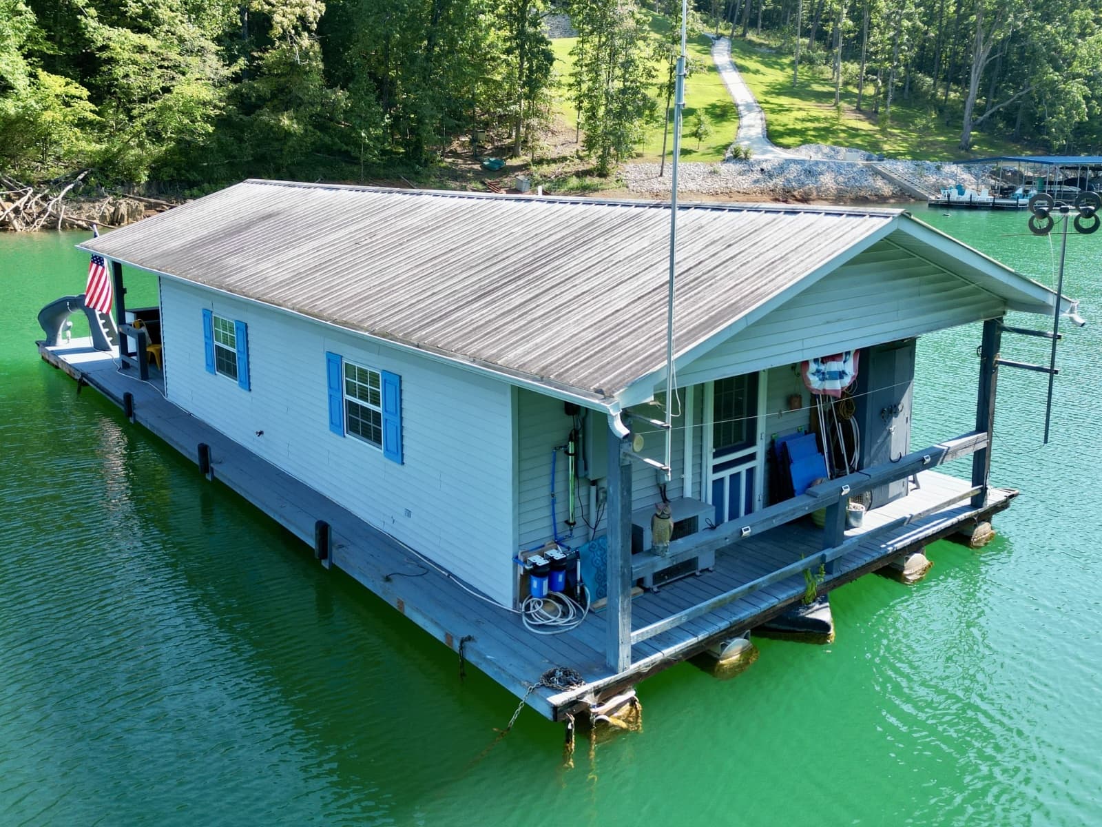 1994 Custom 20 x 33 Floating Cabin - Approx 613sqft - Photo 9