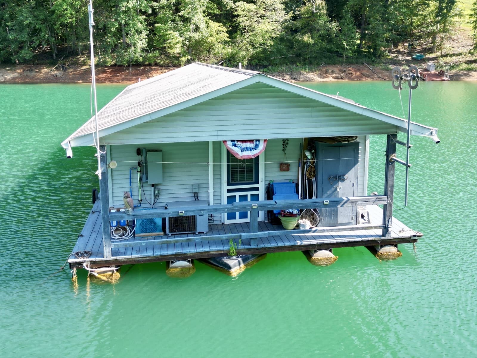 1994 Custom 20 x 33 Floating Cabin - Approx 613sqft - Photo 8