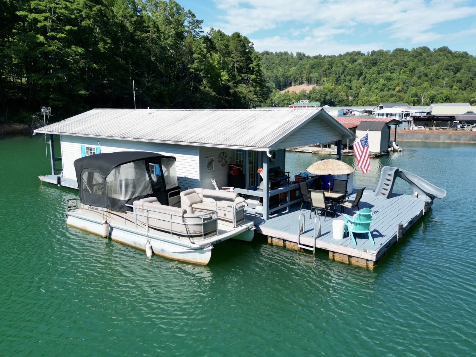 1994 Custom 20 x 33 Floating Cabin - Approx 613sqft - Photo 2