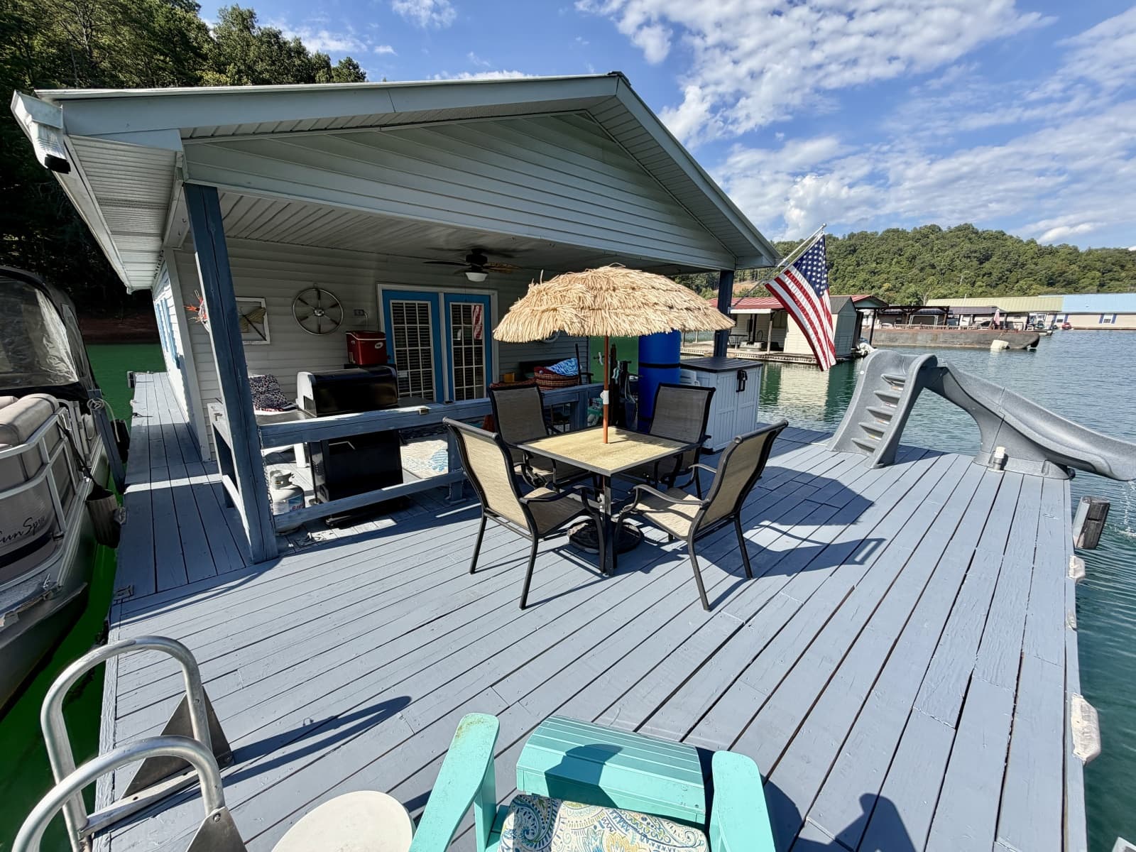 1994 Custom 20 x 33 Floating Cabin - Approx 613sqft - Photo 15