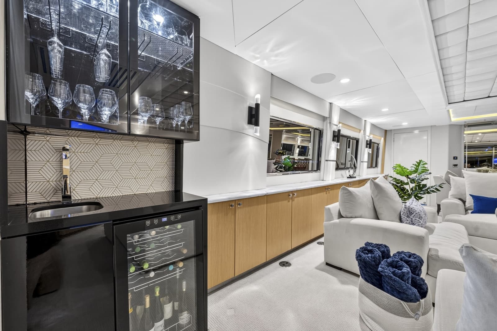 1989 Westport Flybridge Motoryacht - Photo 8
