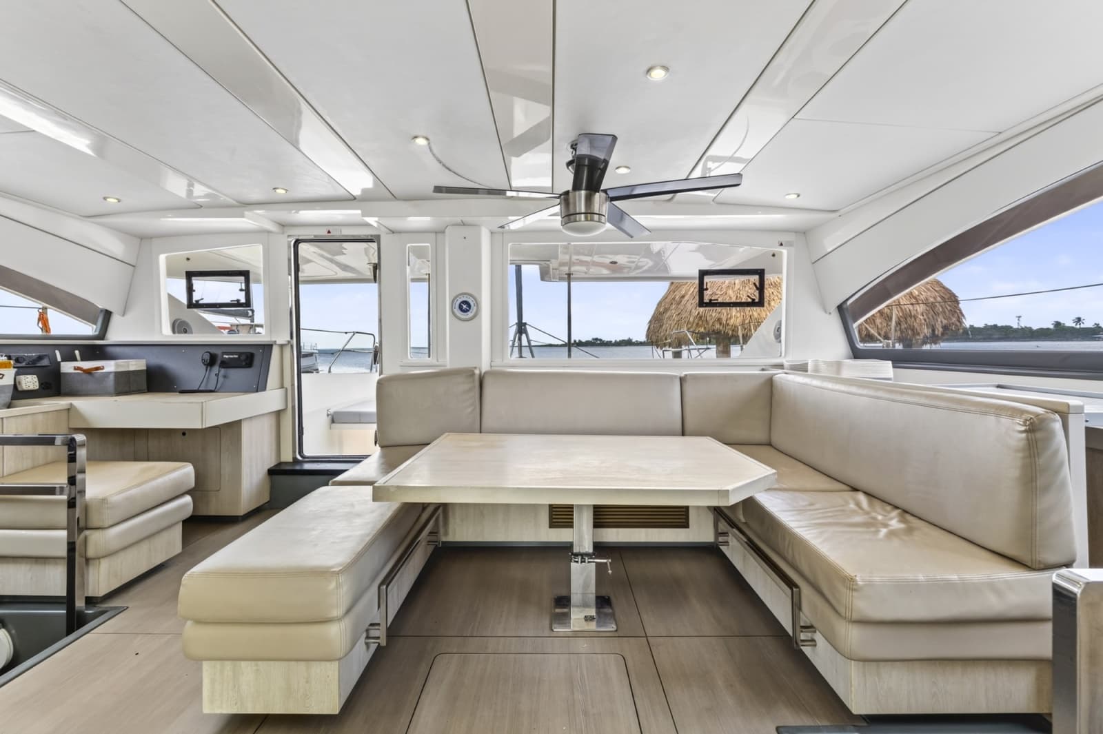 2017 Leopard 48 - Photo 32