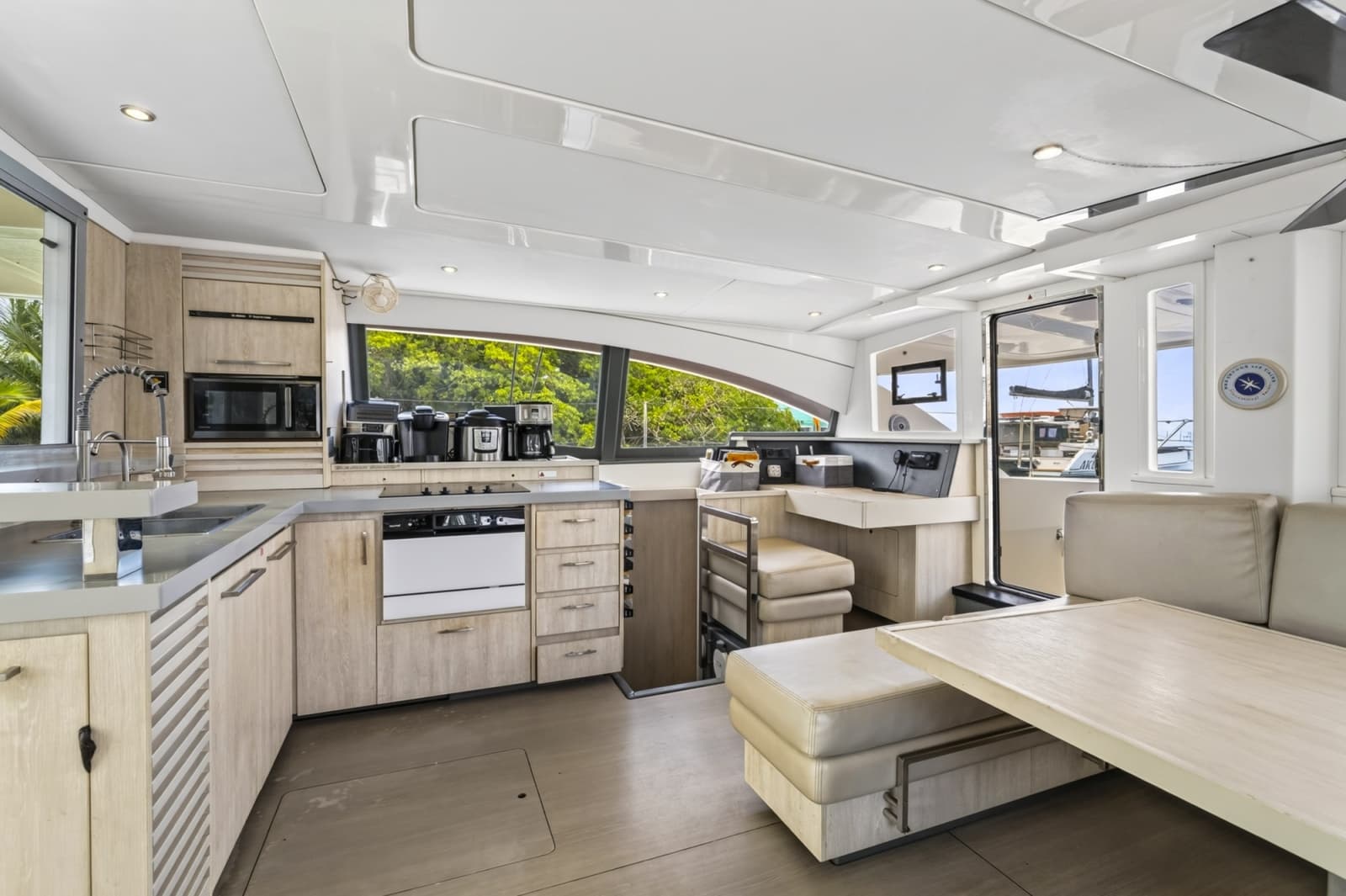 2017 Leopard 48 - Photo 33