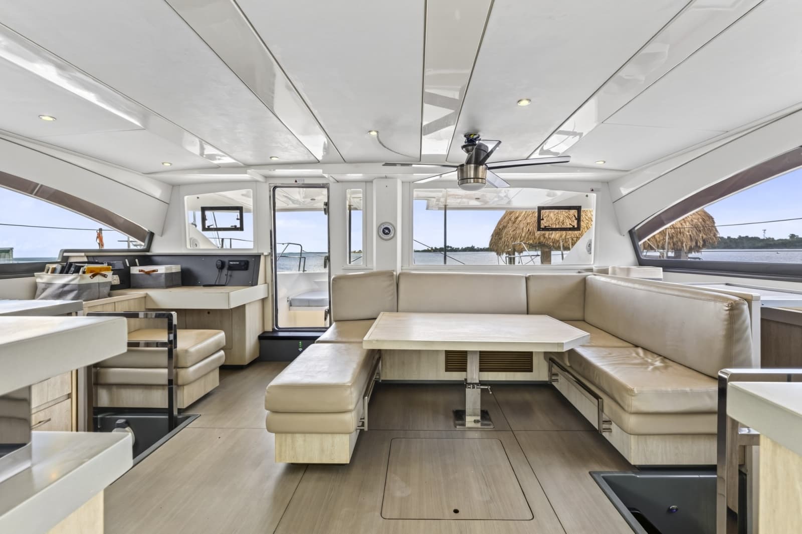 2017 Leopard 48 - Photo 31