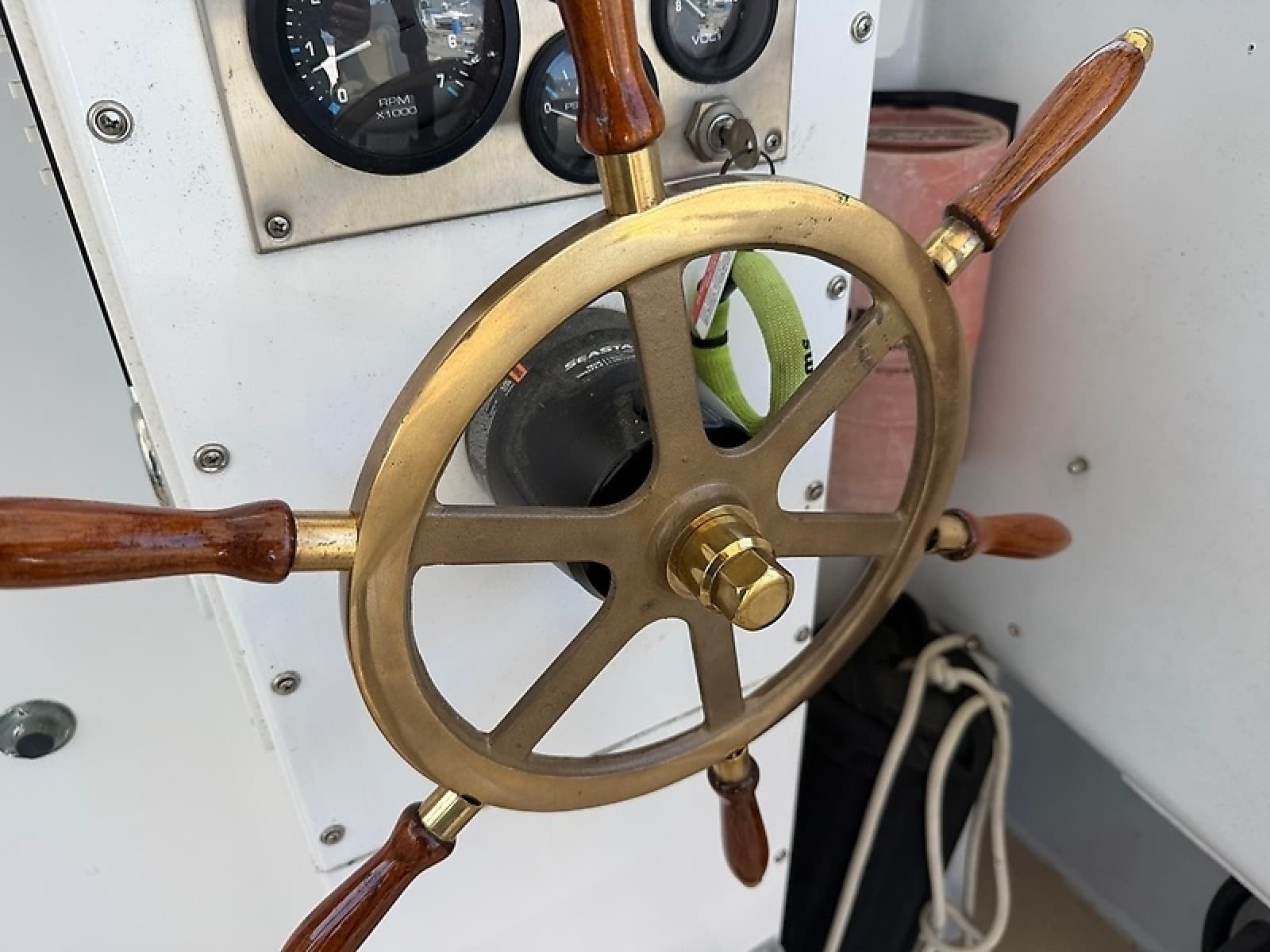 1959 Dyer 29 Trunk Cabin - Photo 16