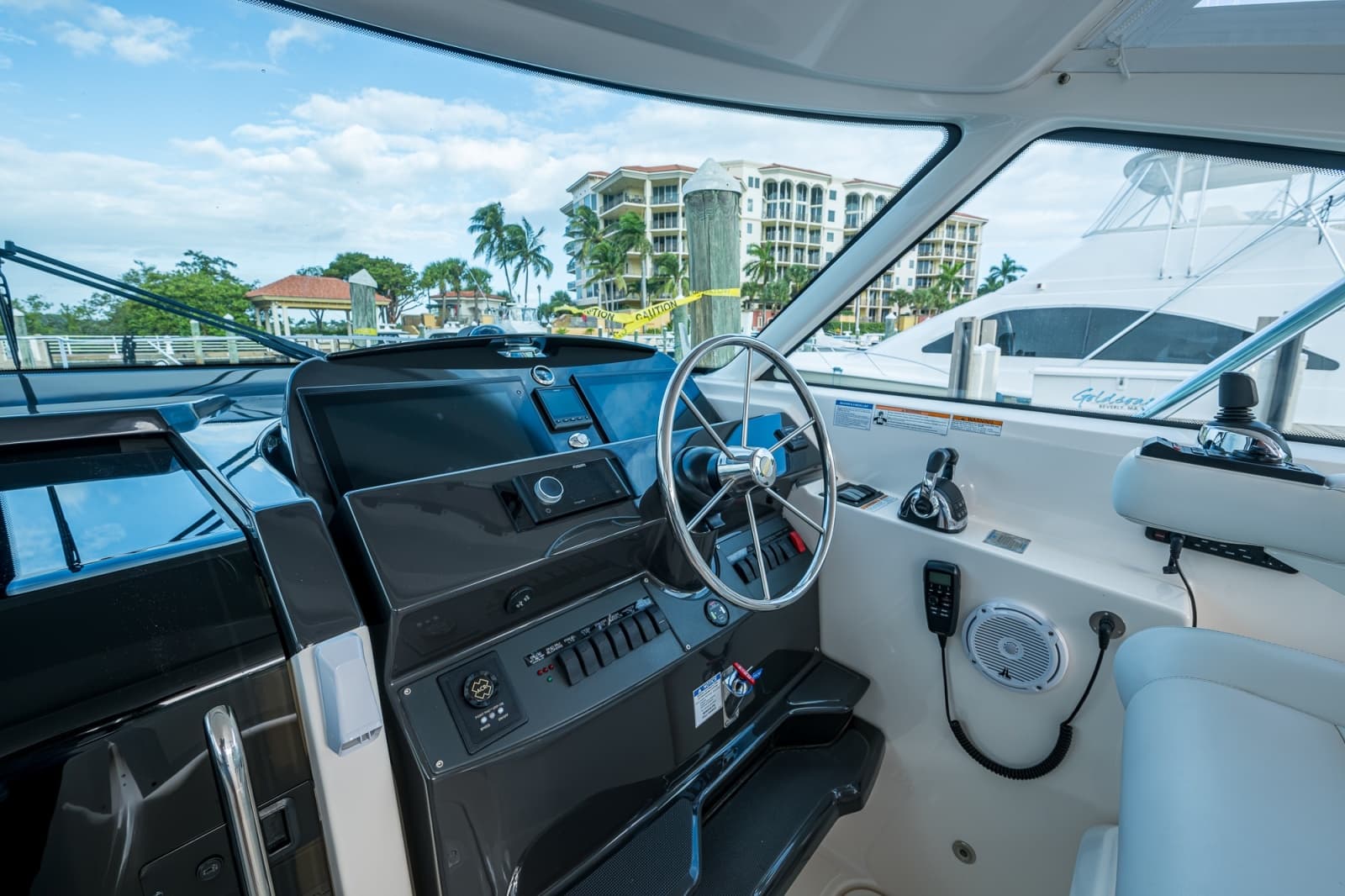 2018 Tiara Yachts 4300 Open - Photo 27