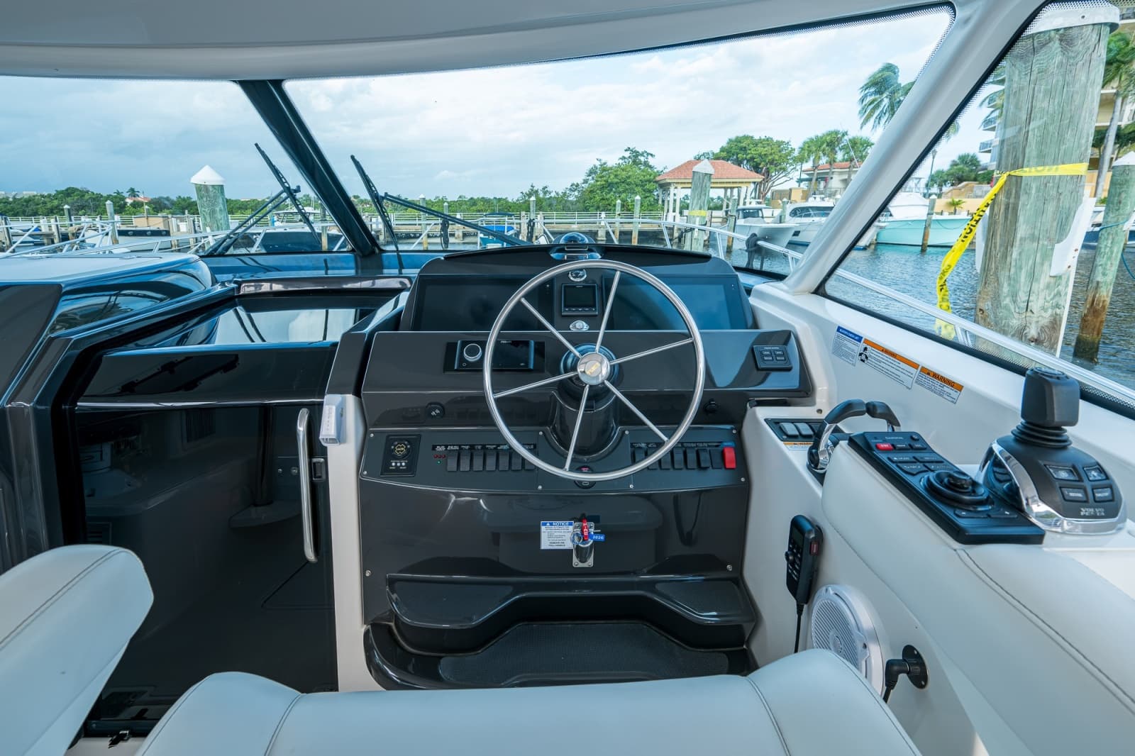 2018 Tiara Yachts 4300 Open - Photo 28