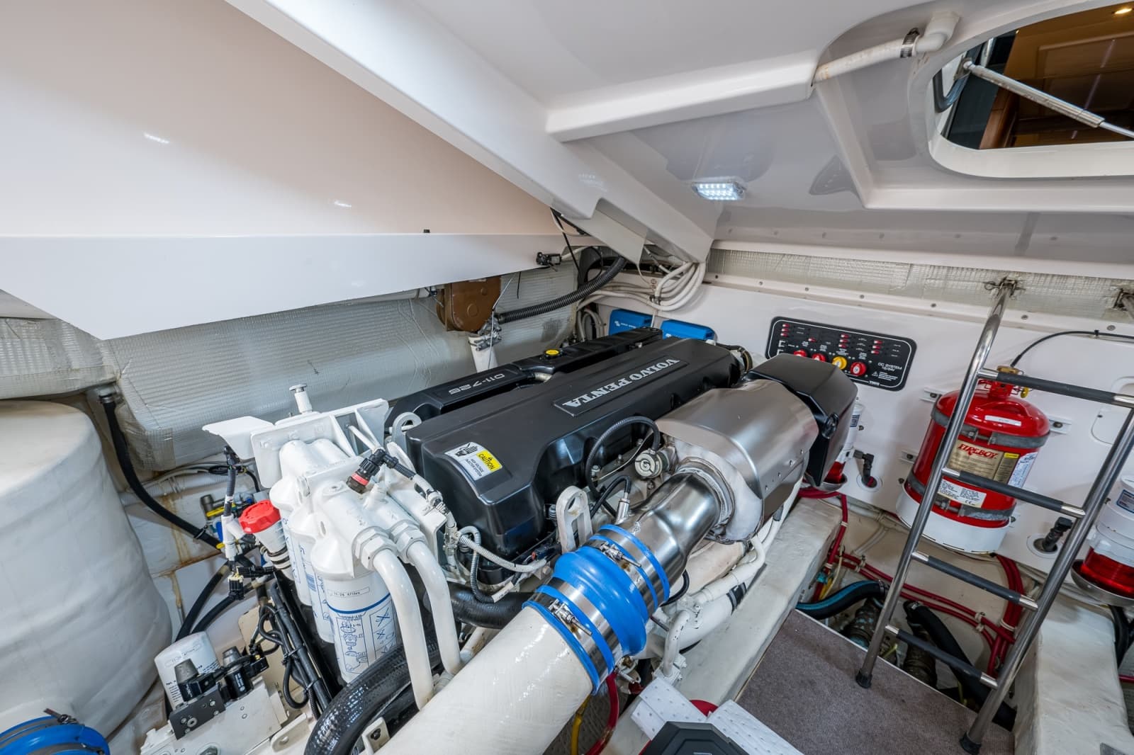 2018 Tiara Yachts 4300 Open - Photo 51