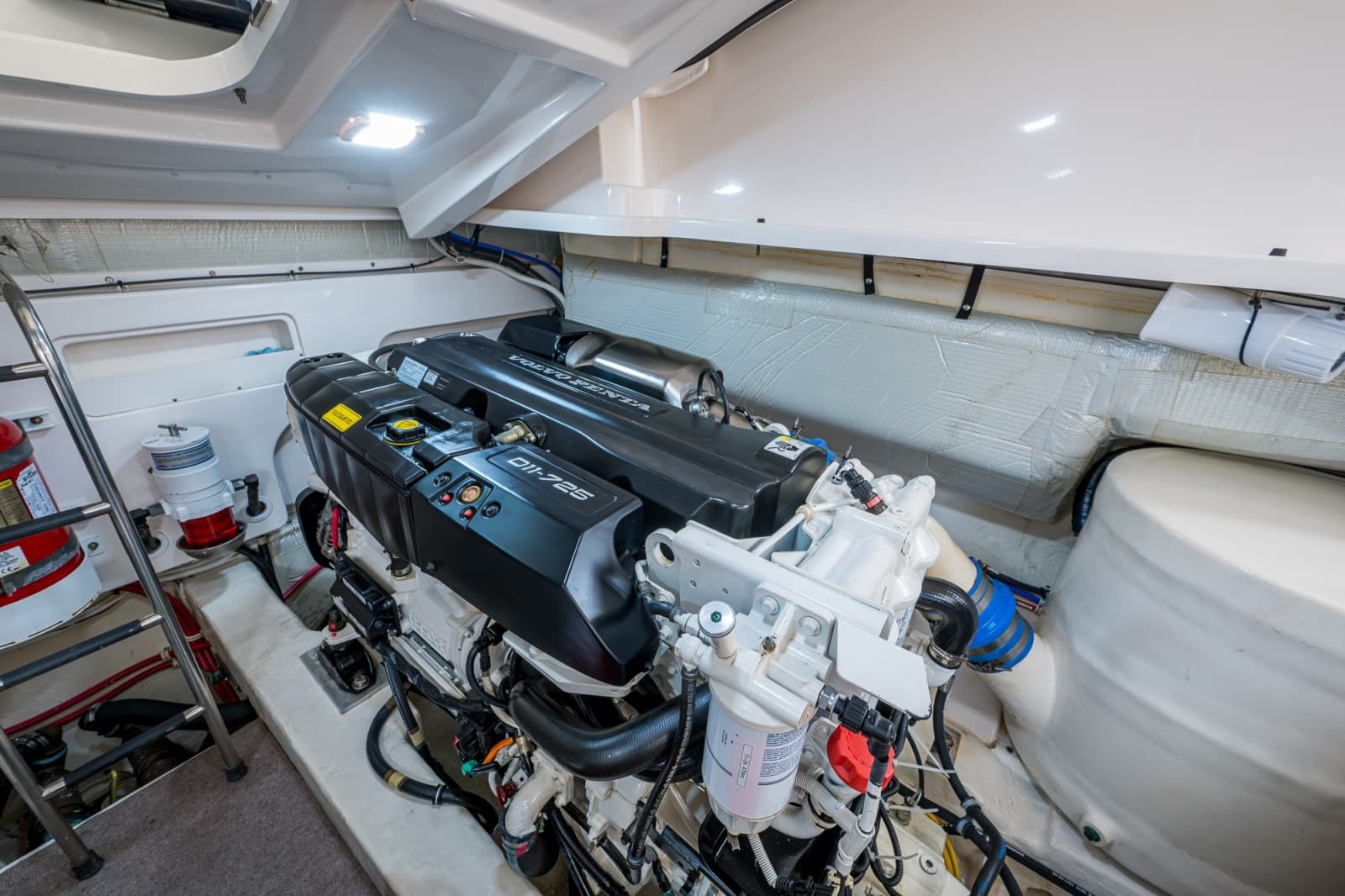 2018 Tiara Yachts 4300 Open - Photo 52
