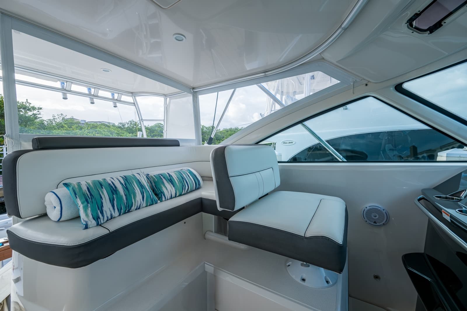 2018 Tiara Yachts 4300 Open - Photo 30
