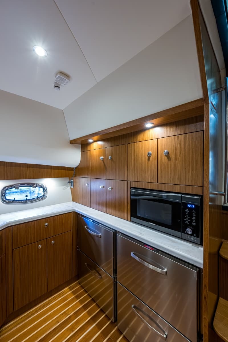 2018 Tiara Yachts 4300 Open - Photo 38