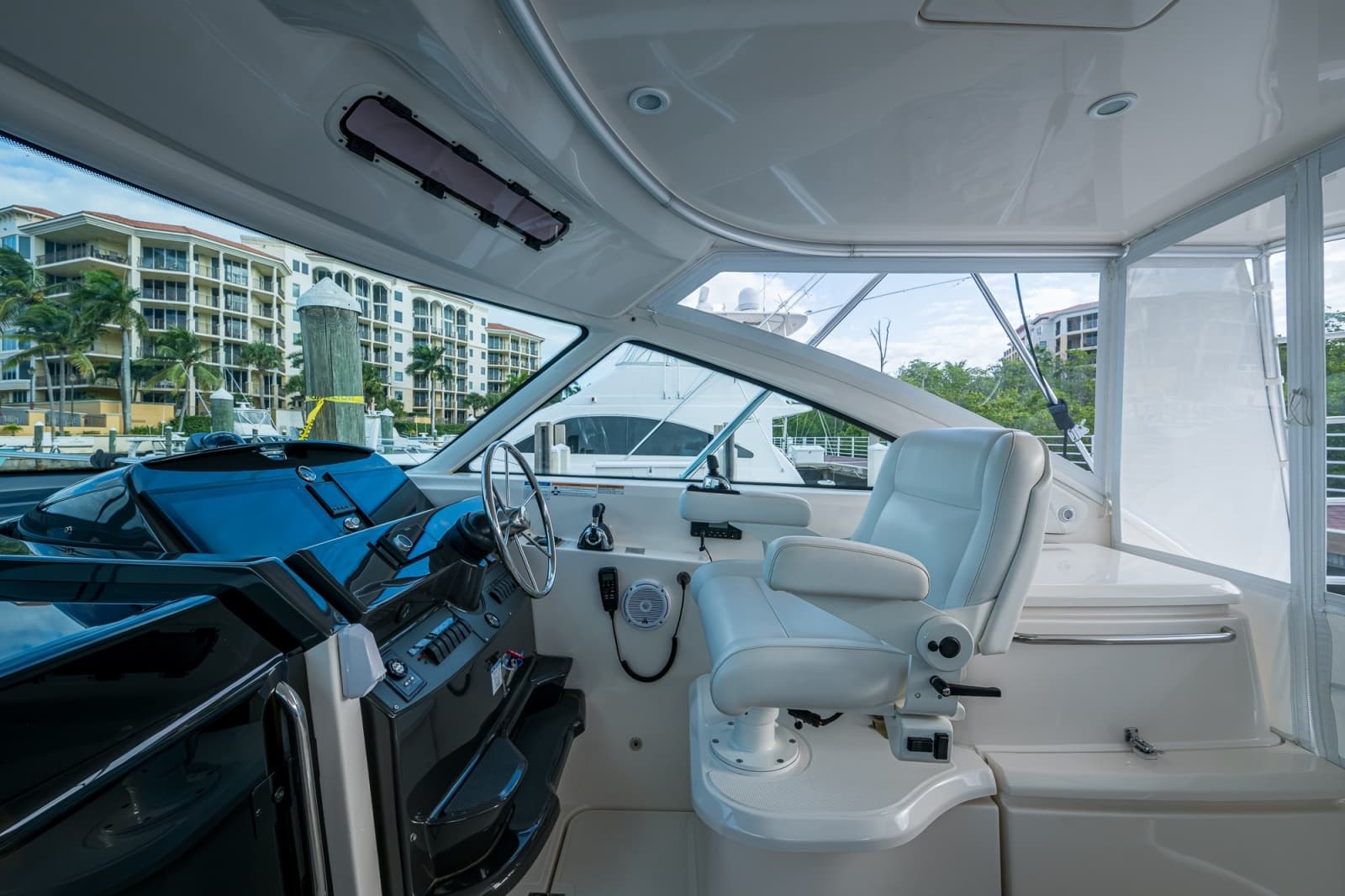 2018 Tiara Yachts 4300 Open - Photo 26