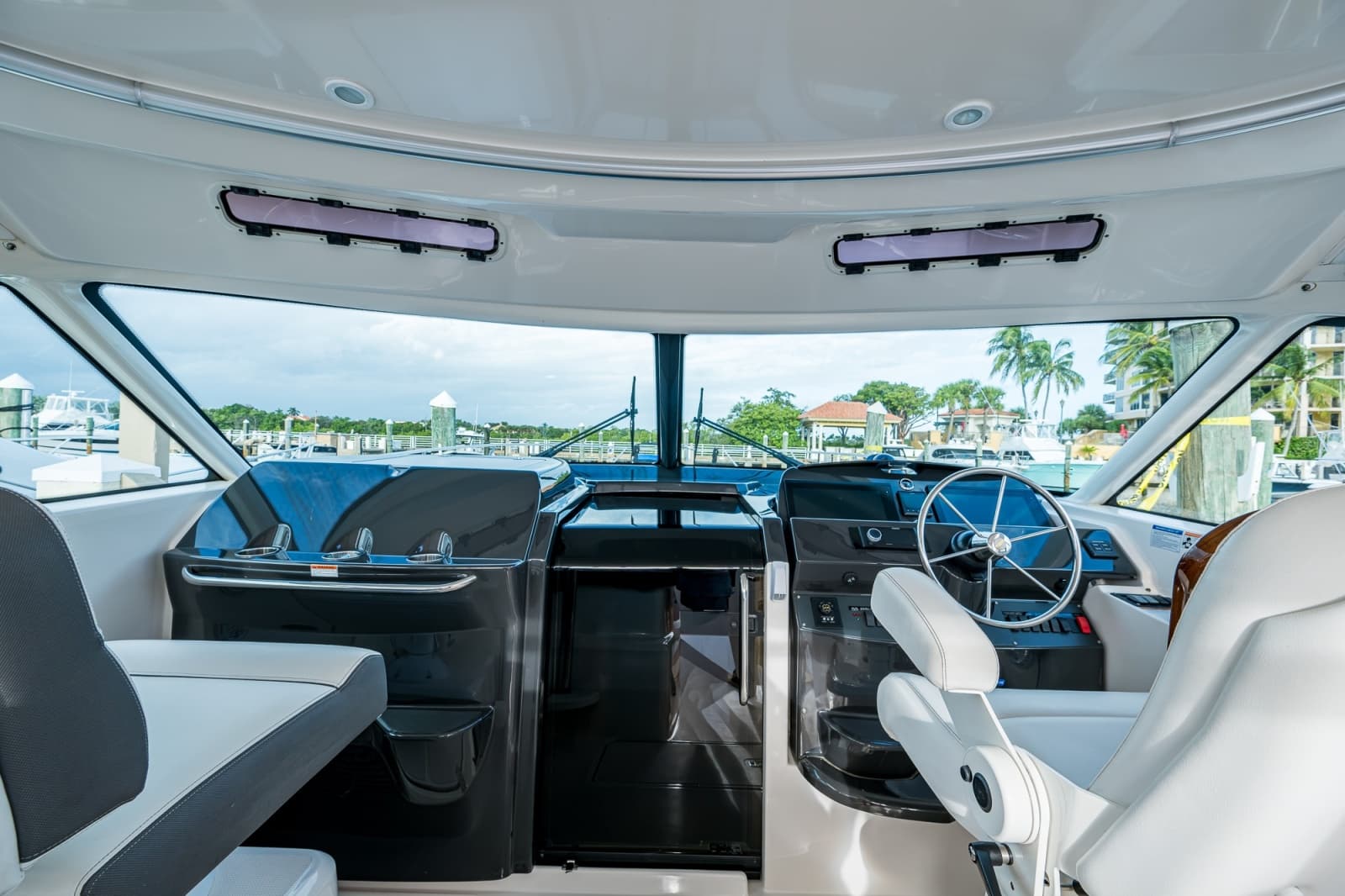 2018 Tiara Yachts 4300 Open - Photo 32