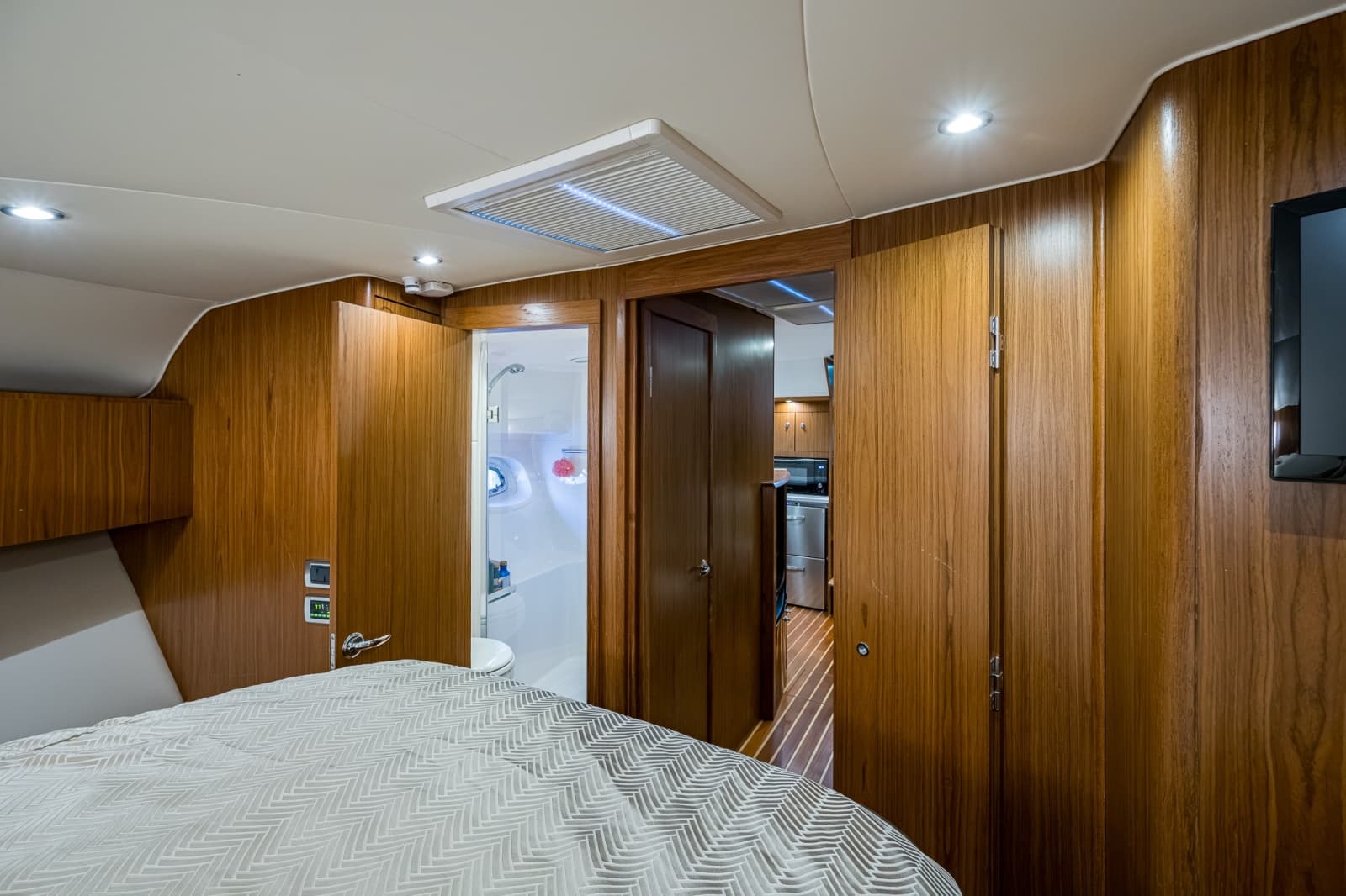 2018 Tiara Yachts 4300 Open - Photo 43