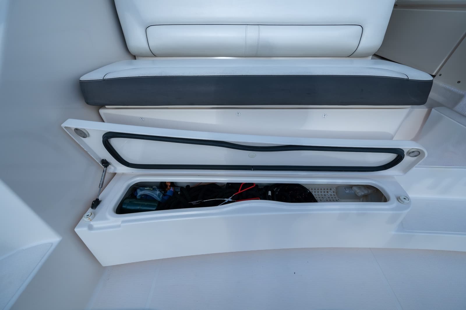 2018 Tiara Yachts 4300 Open - Photo 22