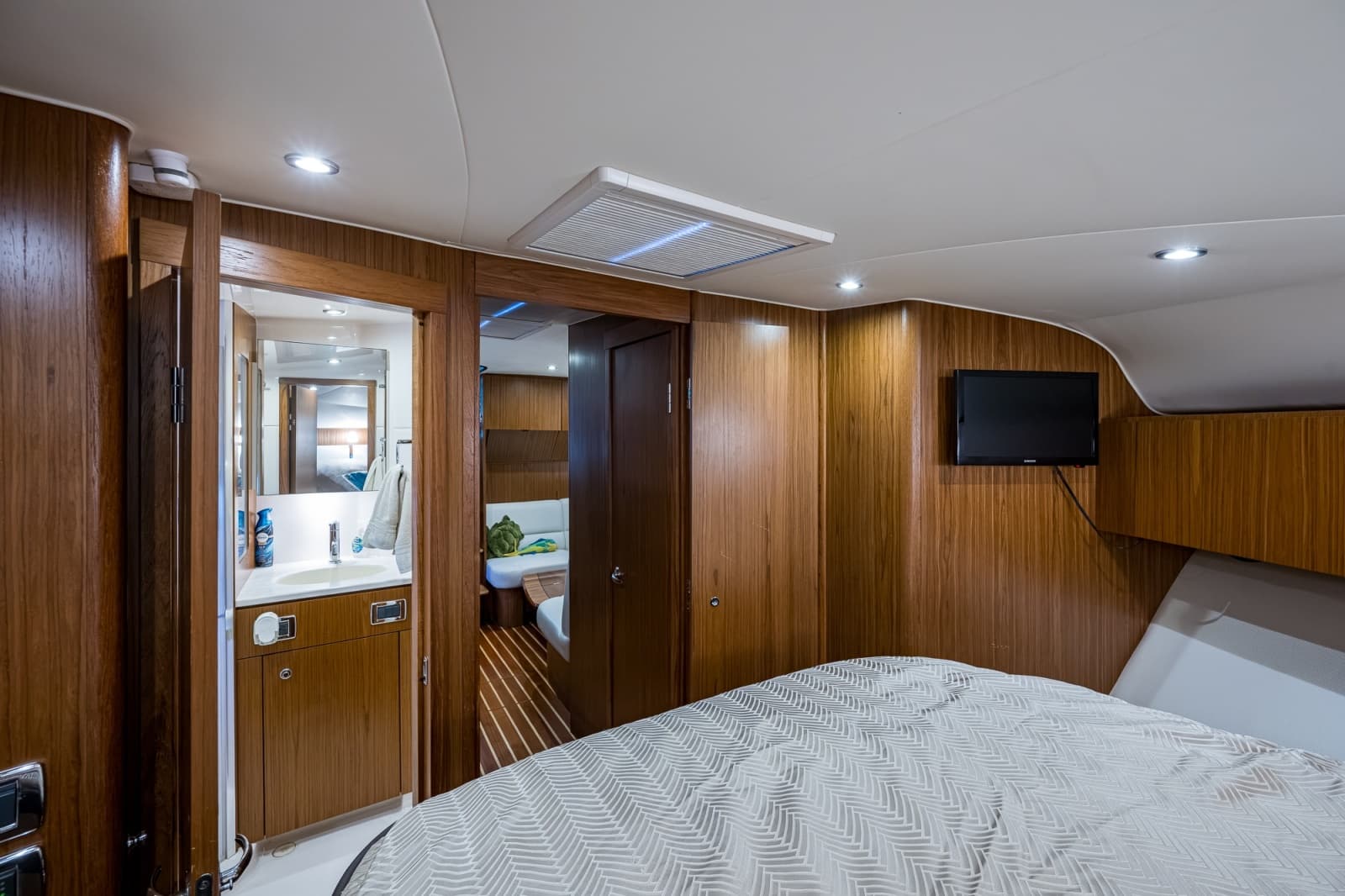 2018 Tiara Yachts 4300 Open - Photo 44