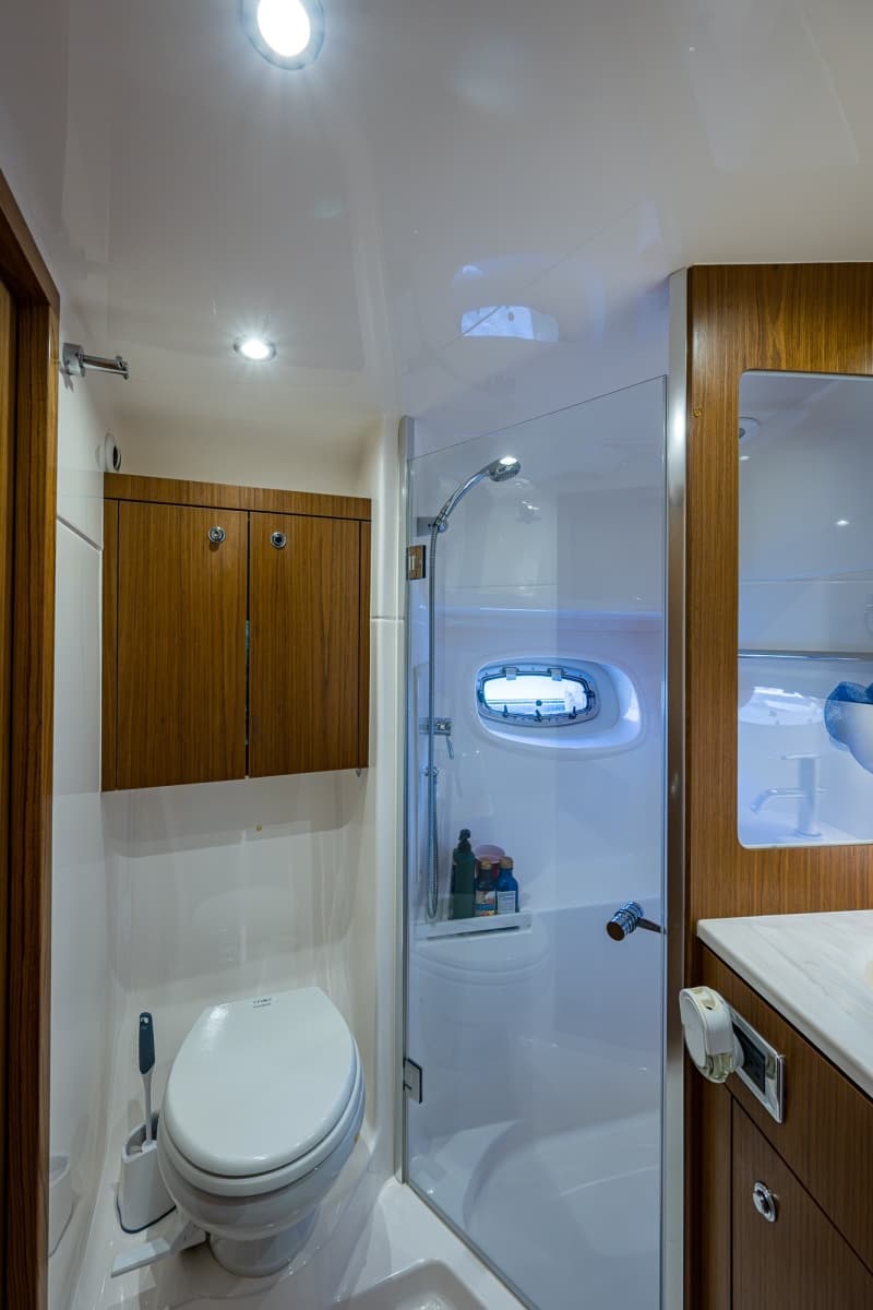 2018 Tiara Yachts 4300 Open - Photo 46