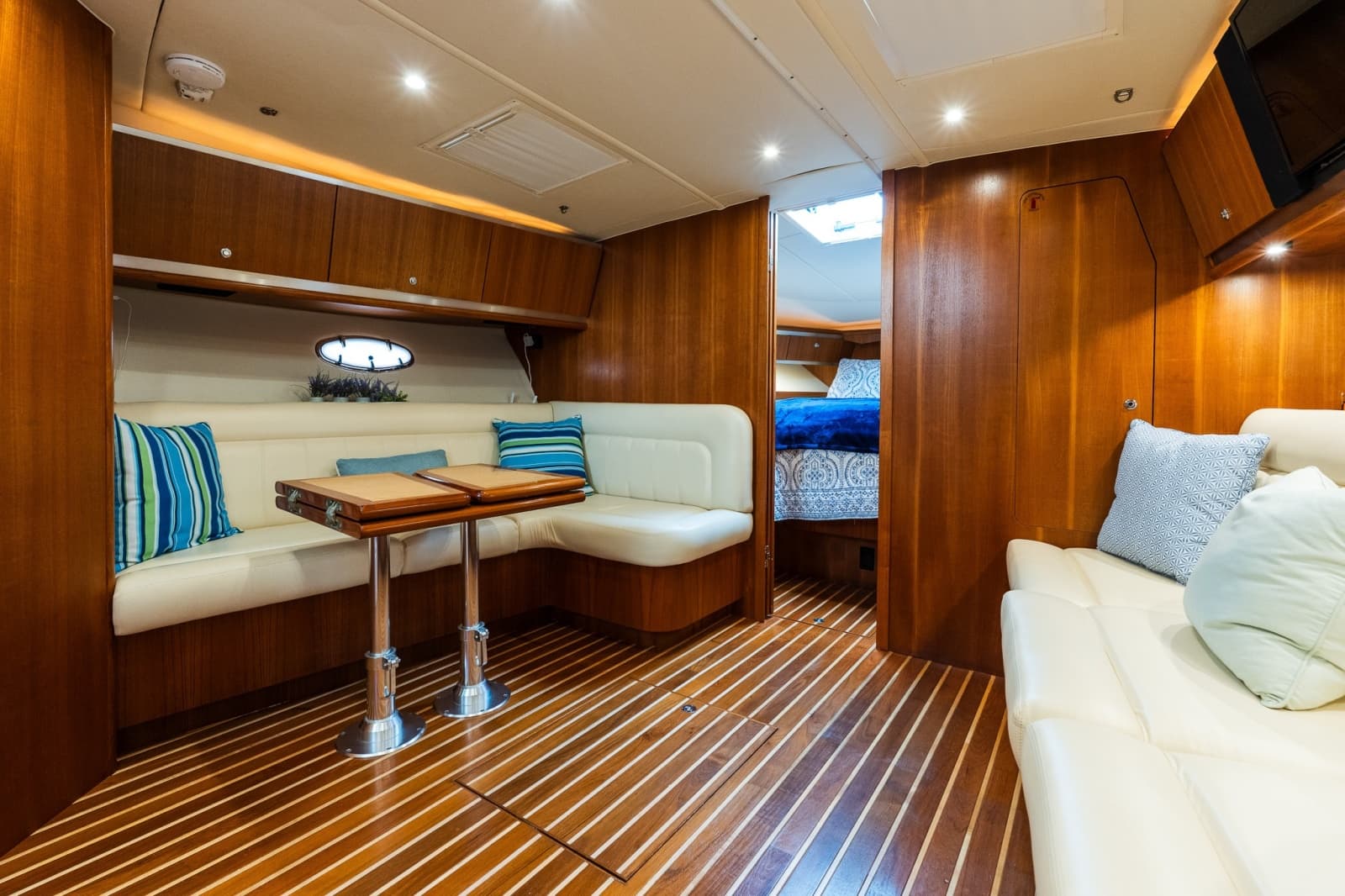 2006 Tiara Yachts 4200 Open - Photo 43