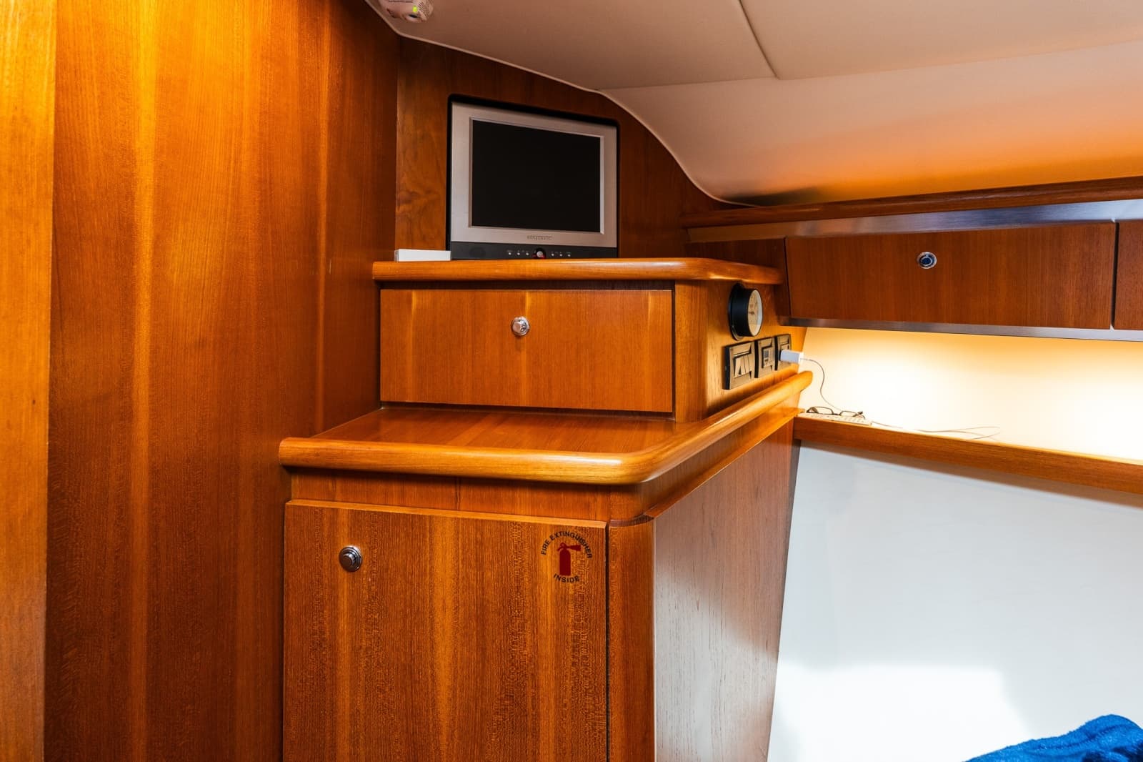 2006 Tiara Yachts 4200 Open - Photo 40