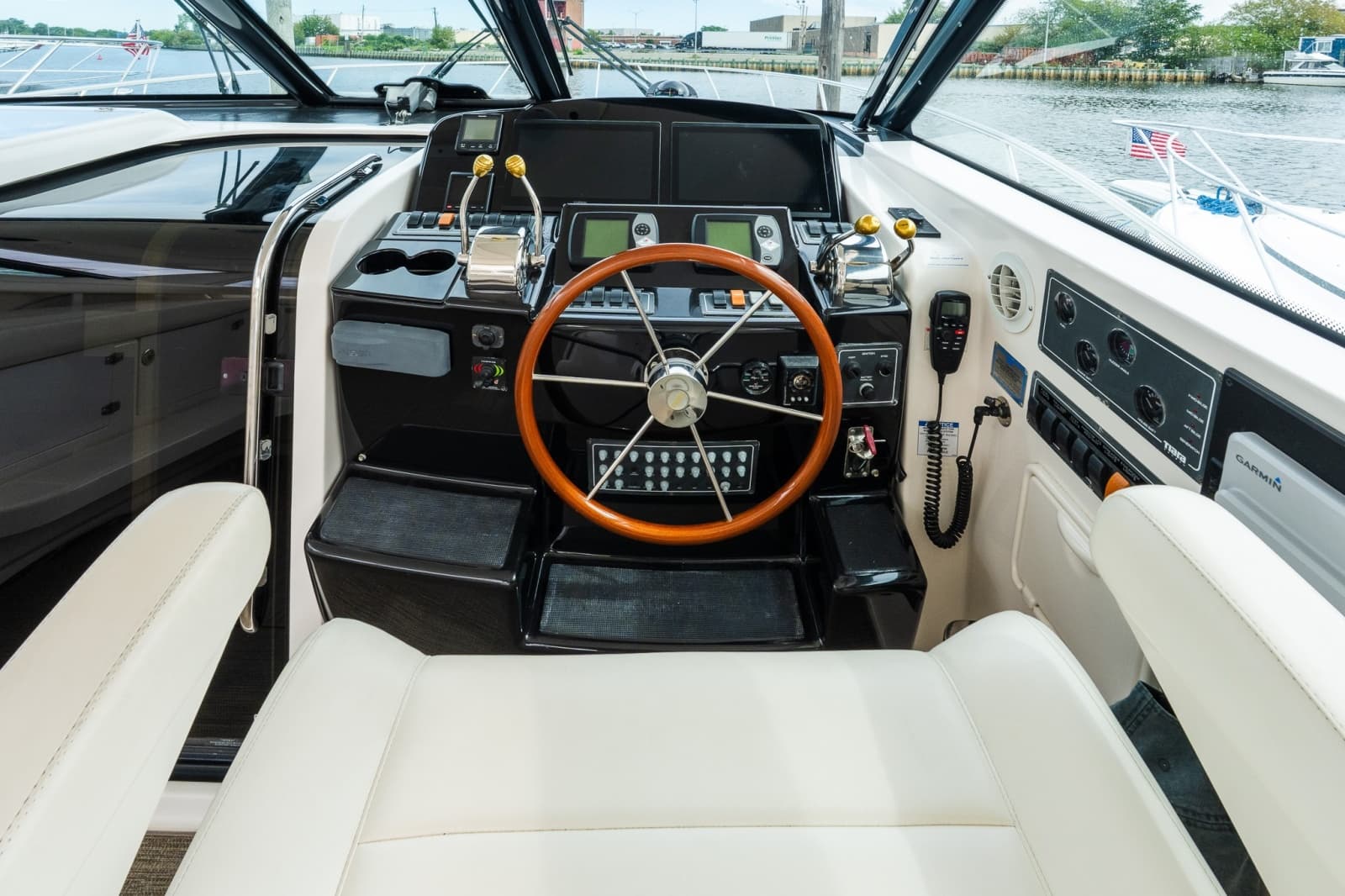 2006 Tiara Yachts 4200 Open - Photo 26