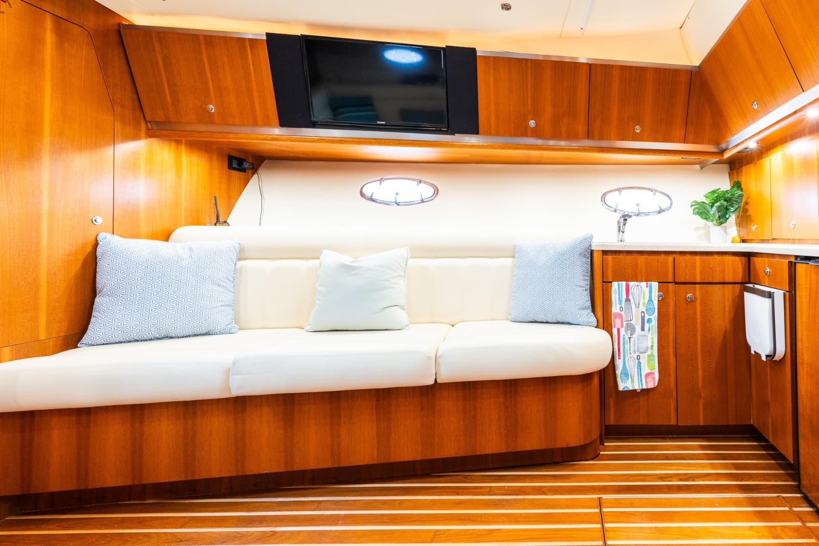 2006 Tiara Yachts 4200 Open - Photo 45