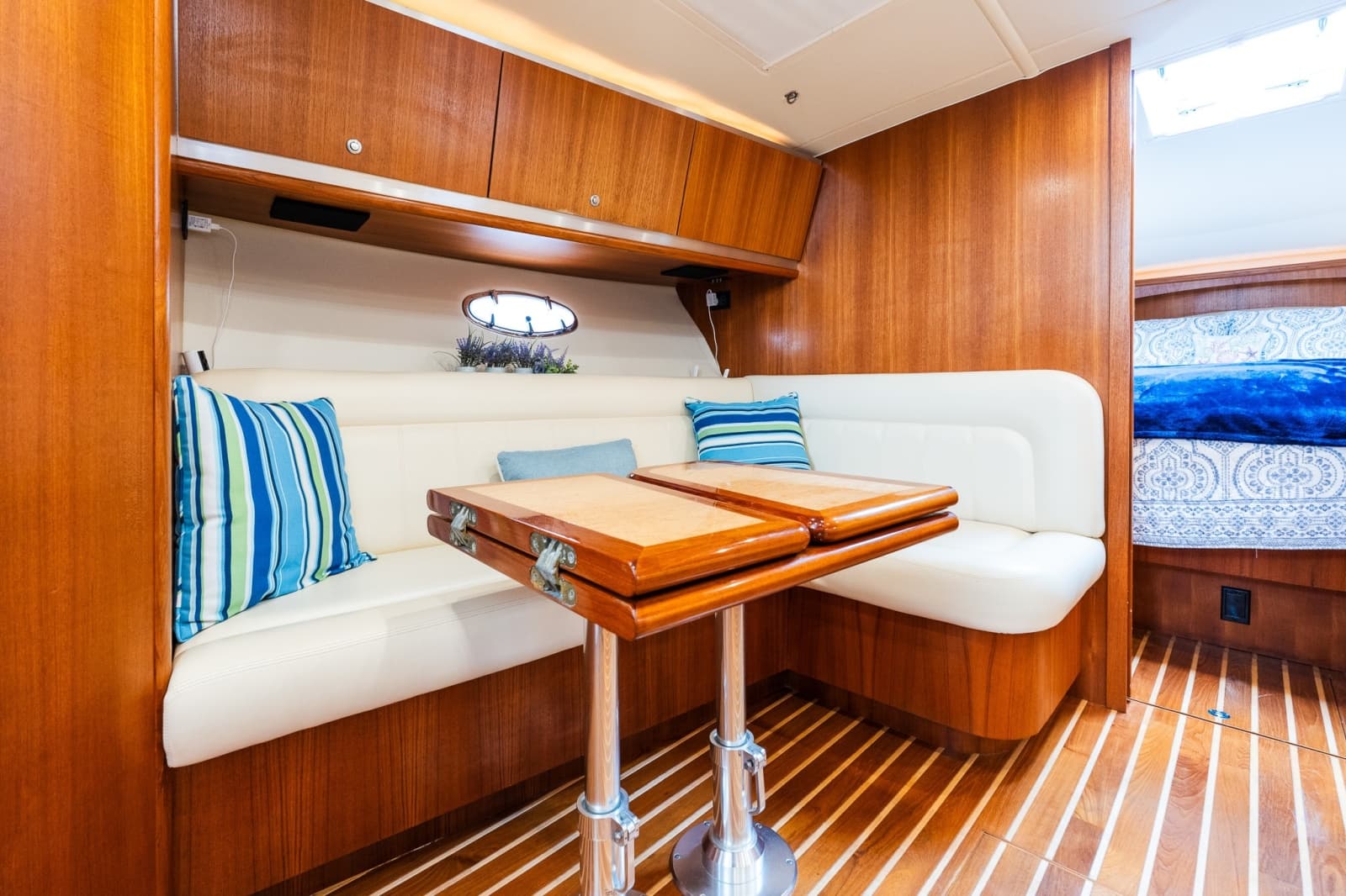 2006 Tiara Yachts 4200 Open - Photo 44