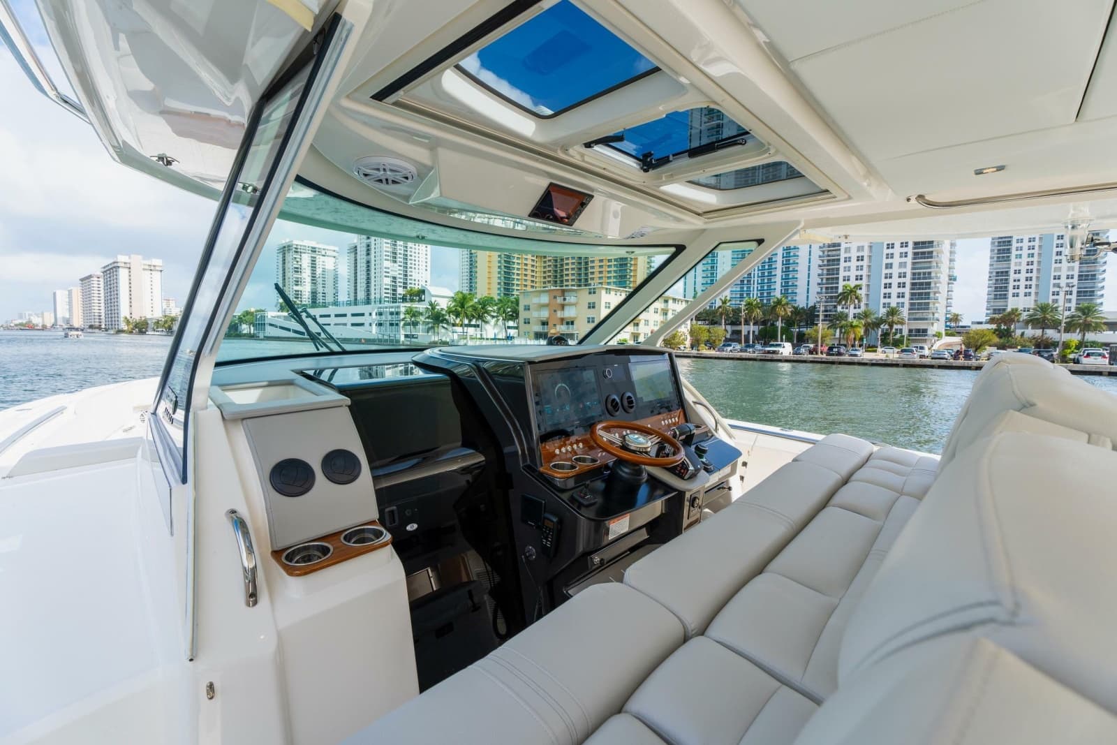 2024 Tiara Yachts 43 LS - Photo 15