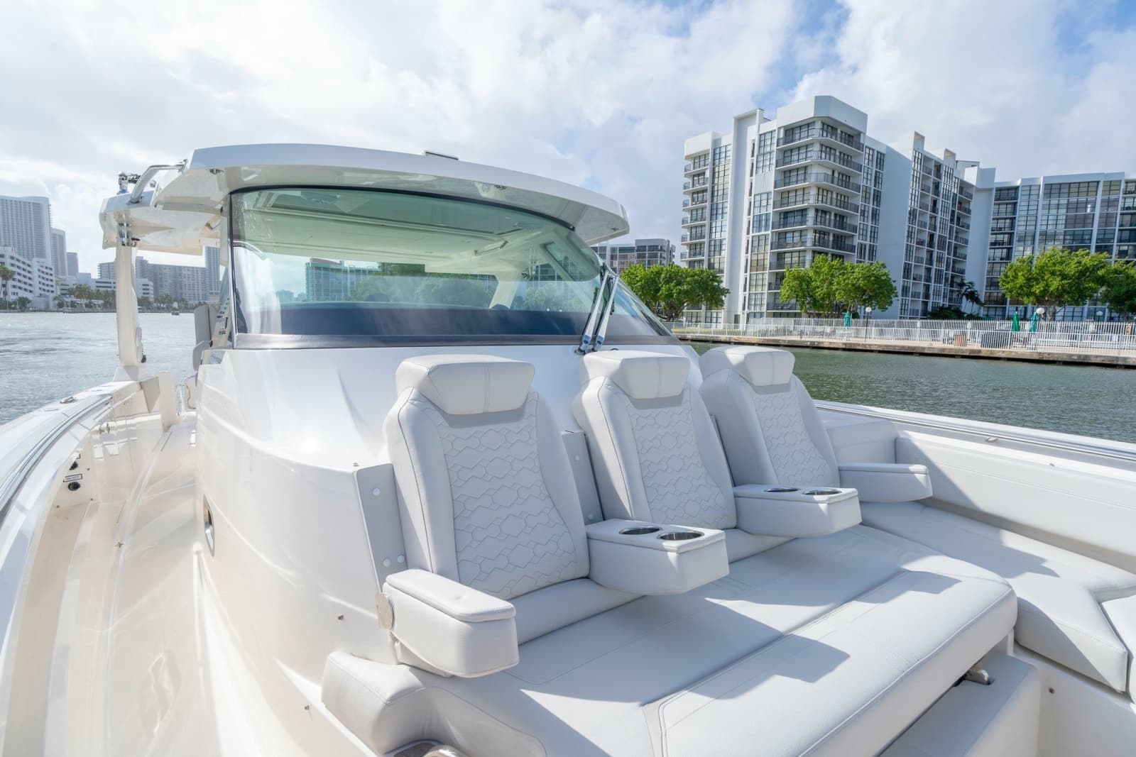 2024 Tiara Yachts 43 LS - Photo 14