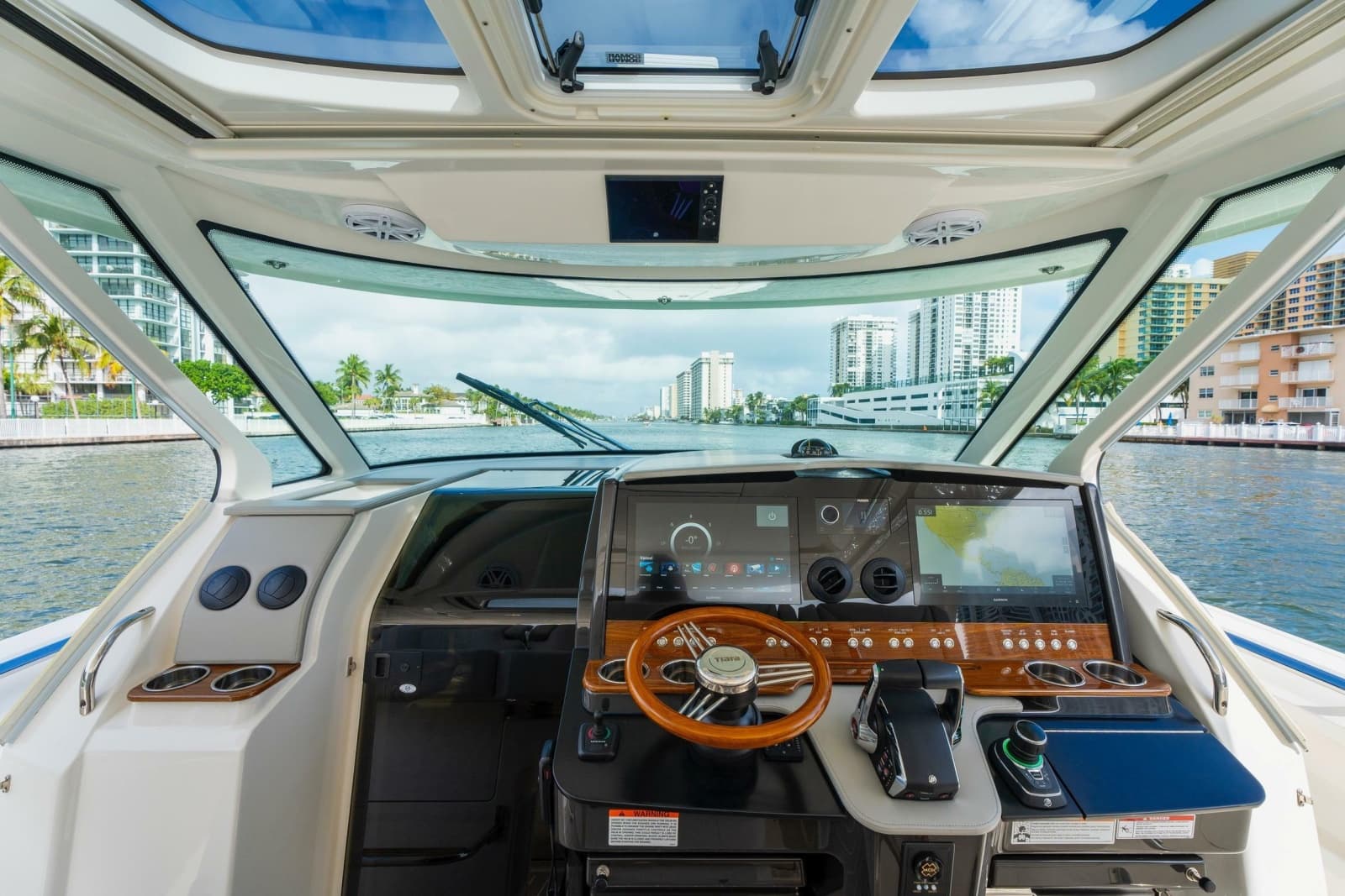 2024 Tiara Yachts 43 LS - Photo 16