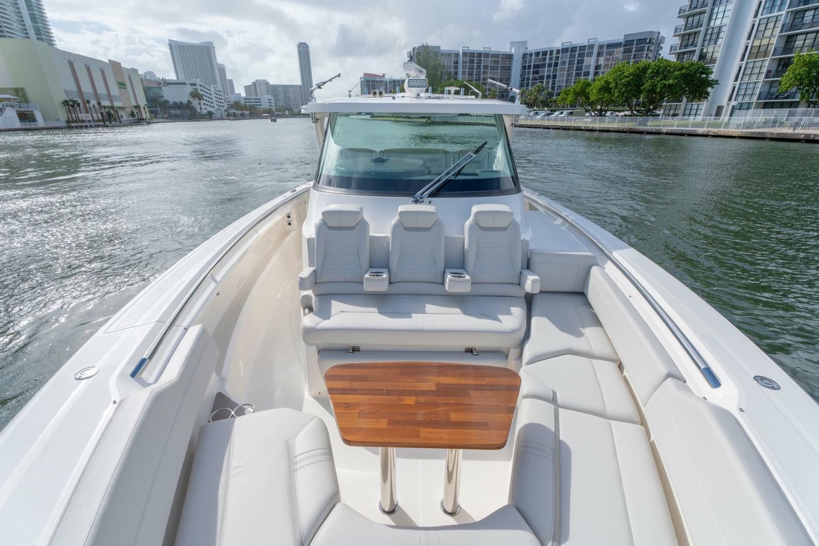 2024 Tiara Yachts 43 LS - Photo 12