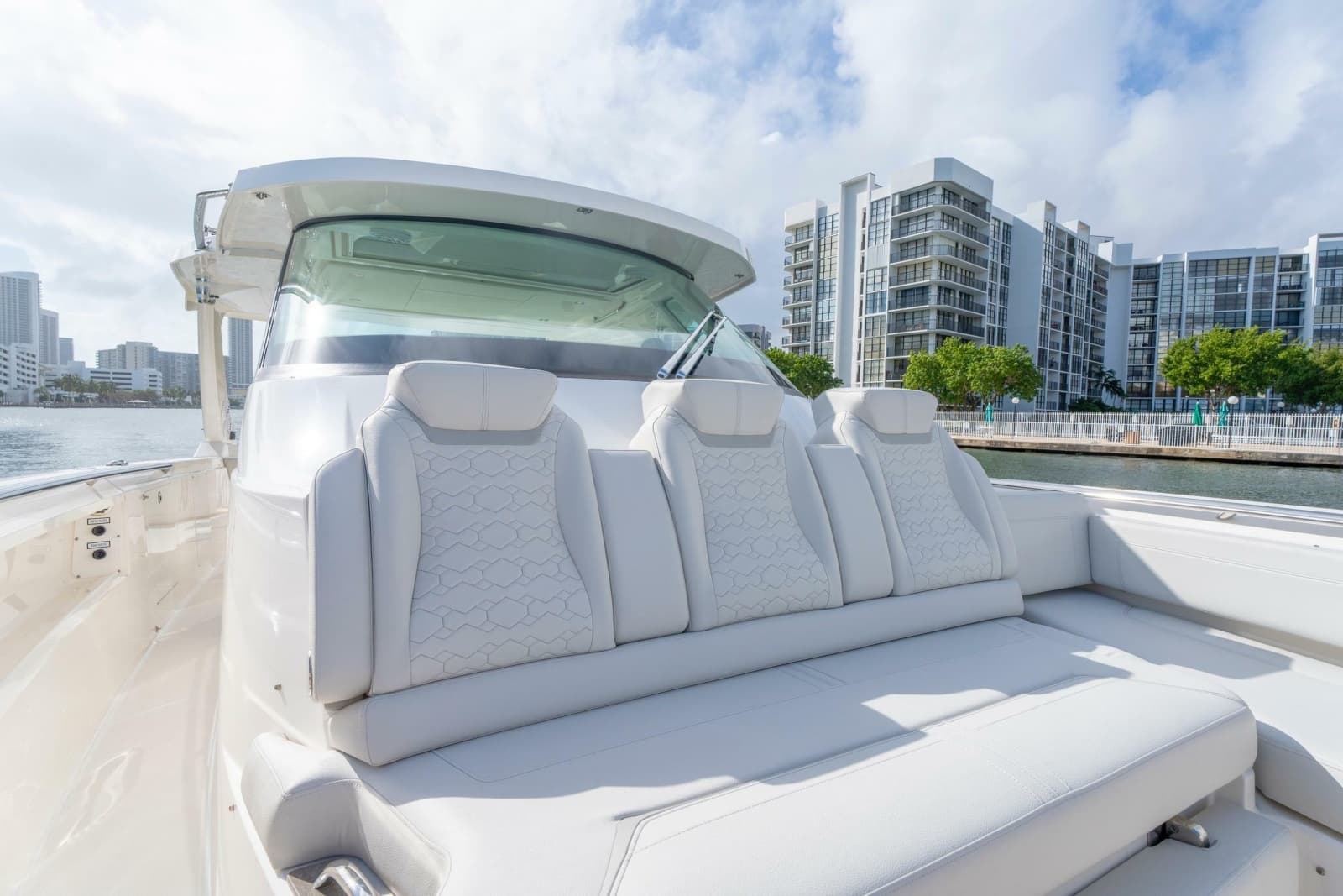 2024 Tiara Yachts 43 LS - Photo 13