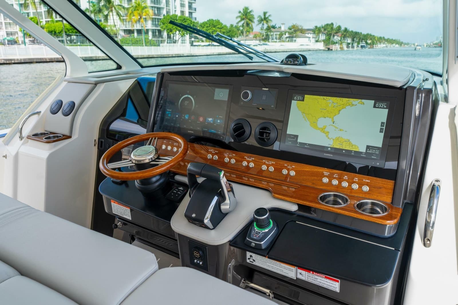 2024 Tiara Yachts 43 LS - Photo 18