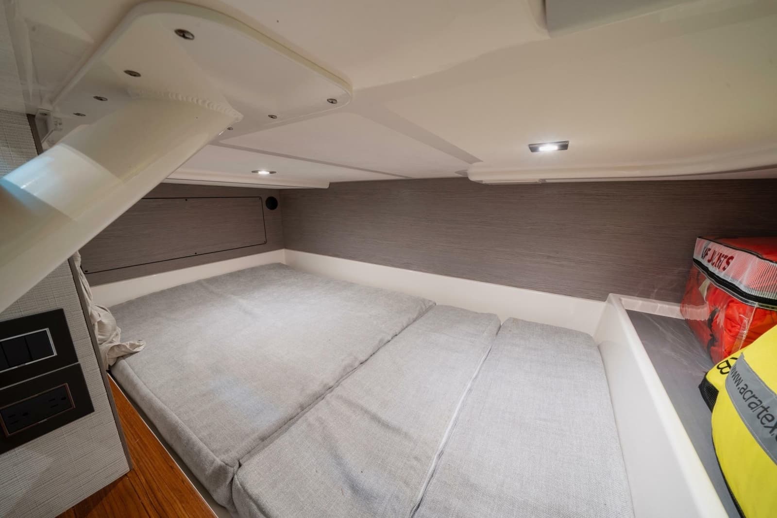 2024 Tiara Yachts 43 LS - Photo 44