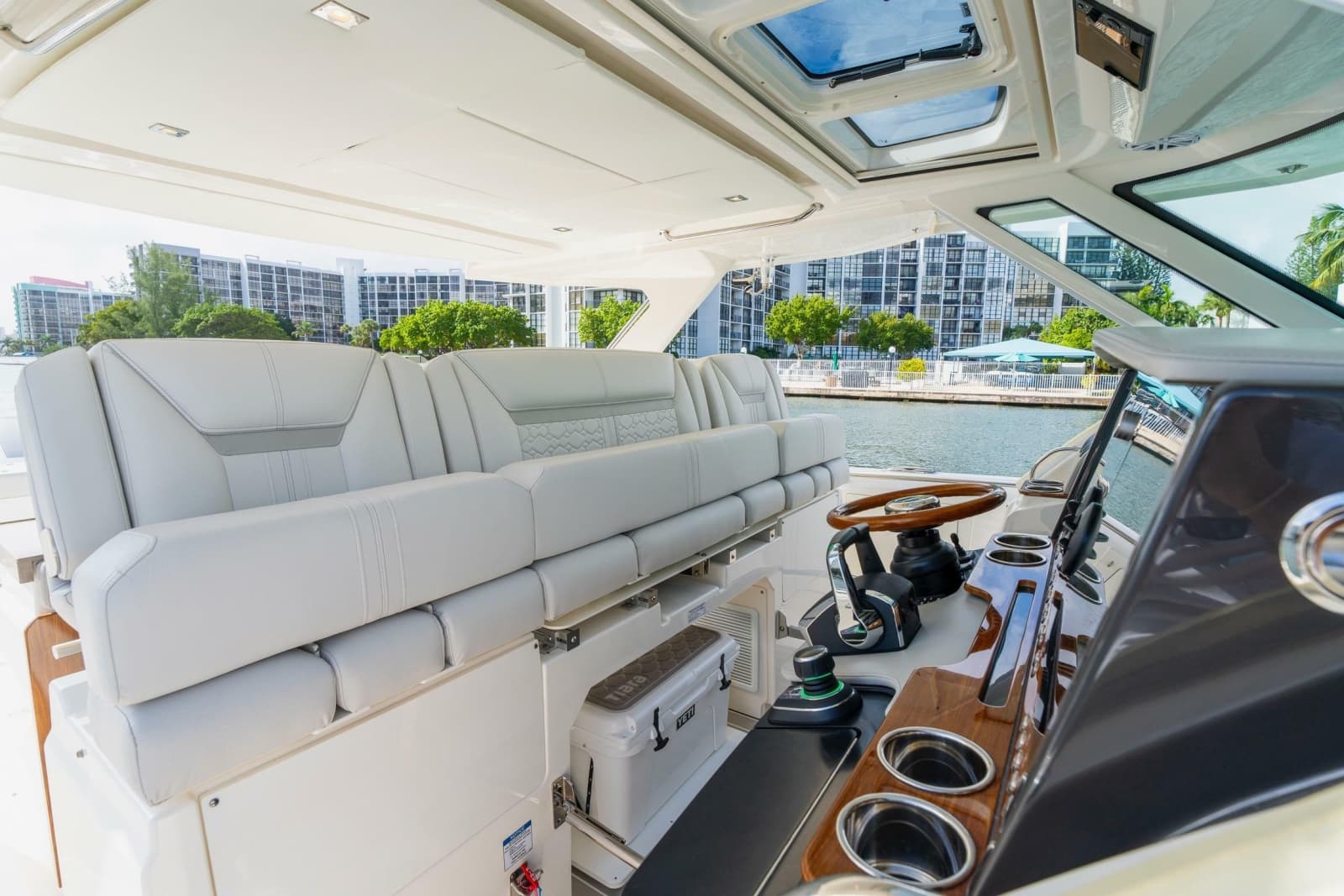 2024 Tiara Yachts 43 LS - Photo 20
