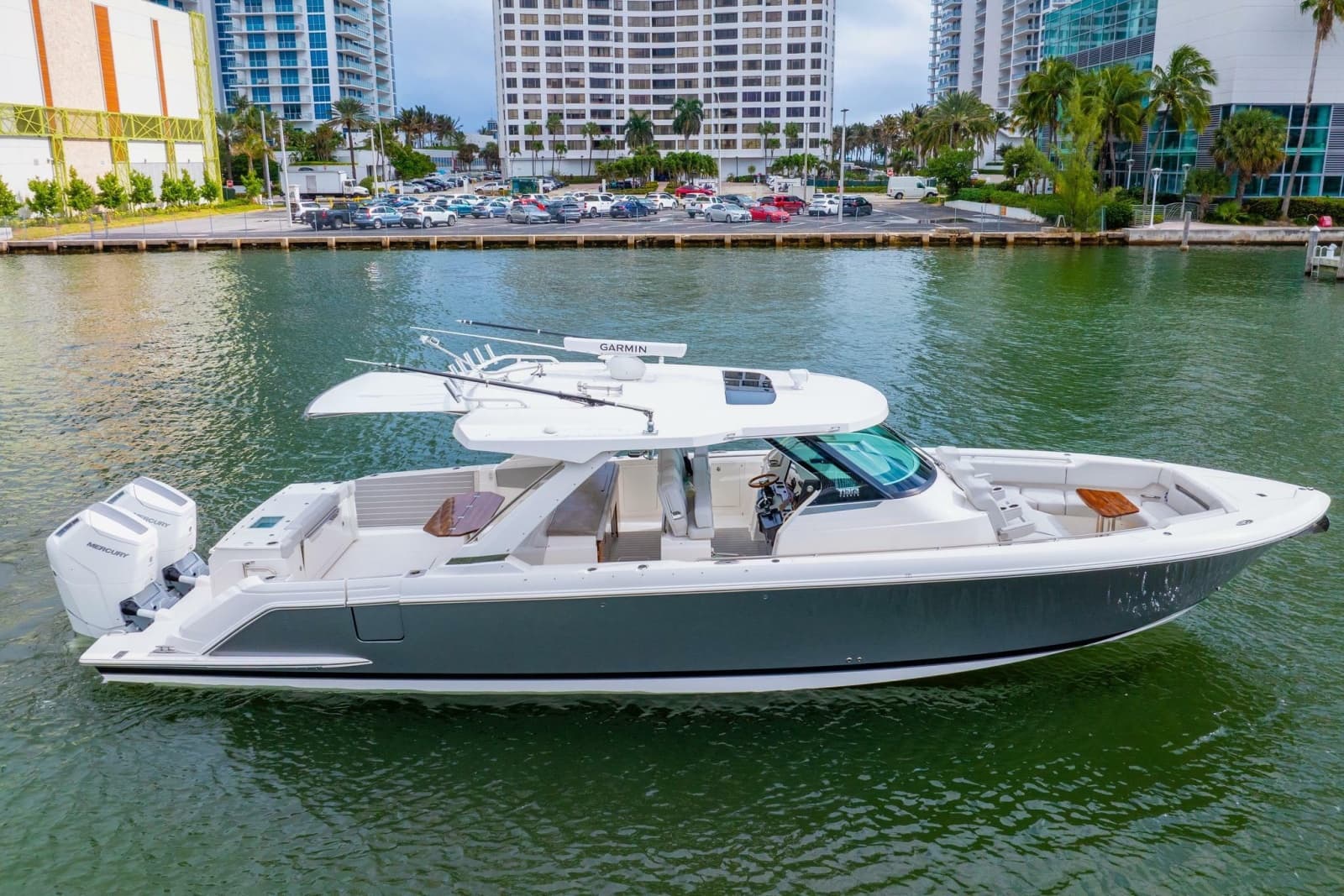2024 Tiara Yachts 43 LS - Photo 3