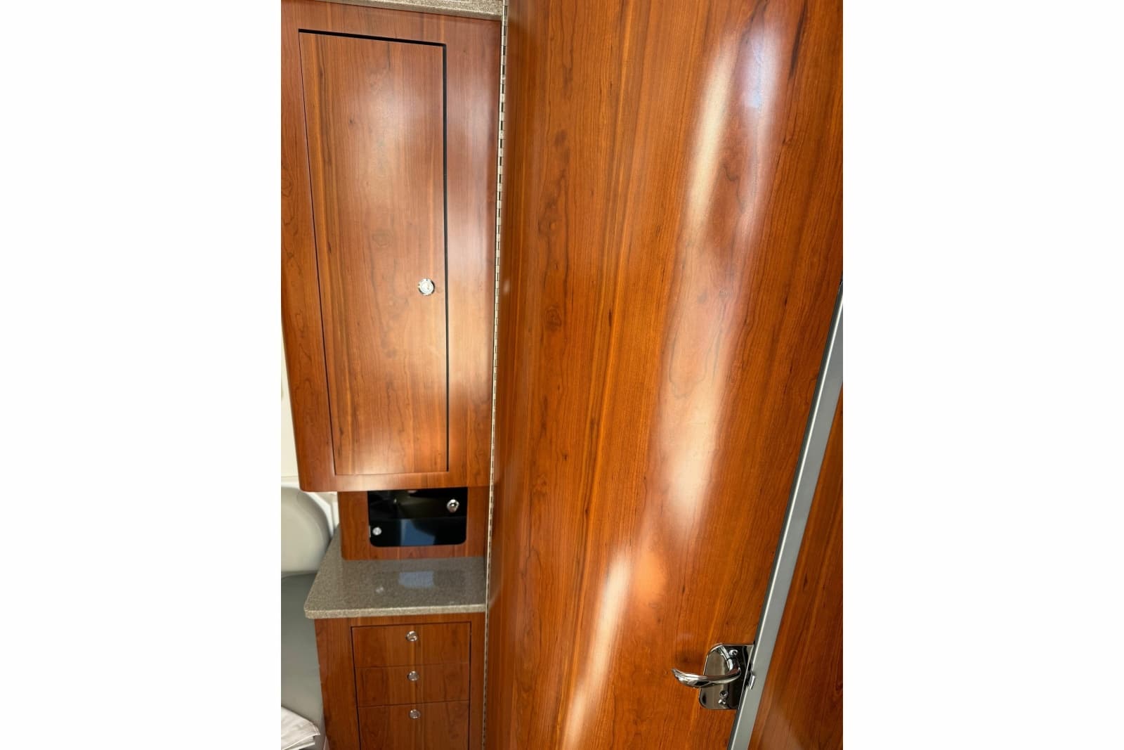 2019 Regulator 41 - Photo 46