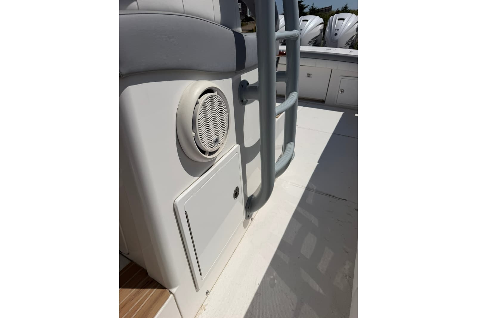 2019 Regulator 41 - Photo 37