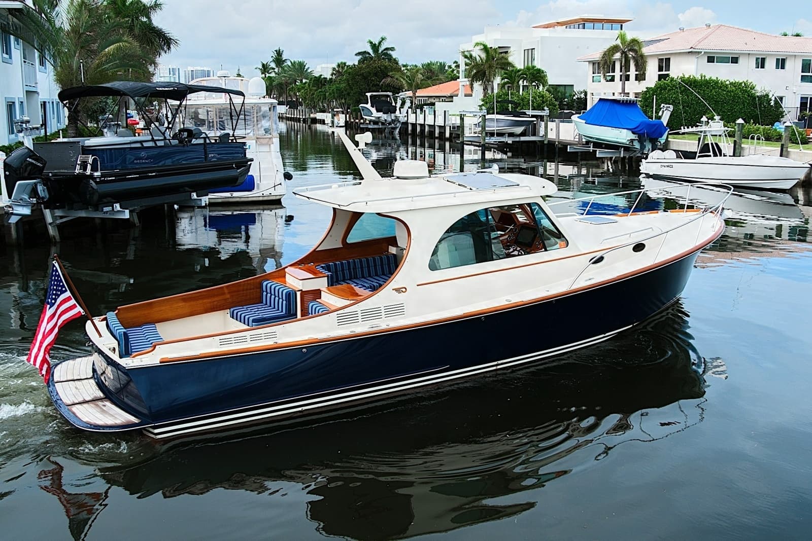 2018 Hinckley Picnic Boat 37 MKIII - Photo 2