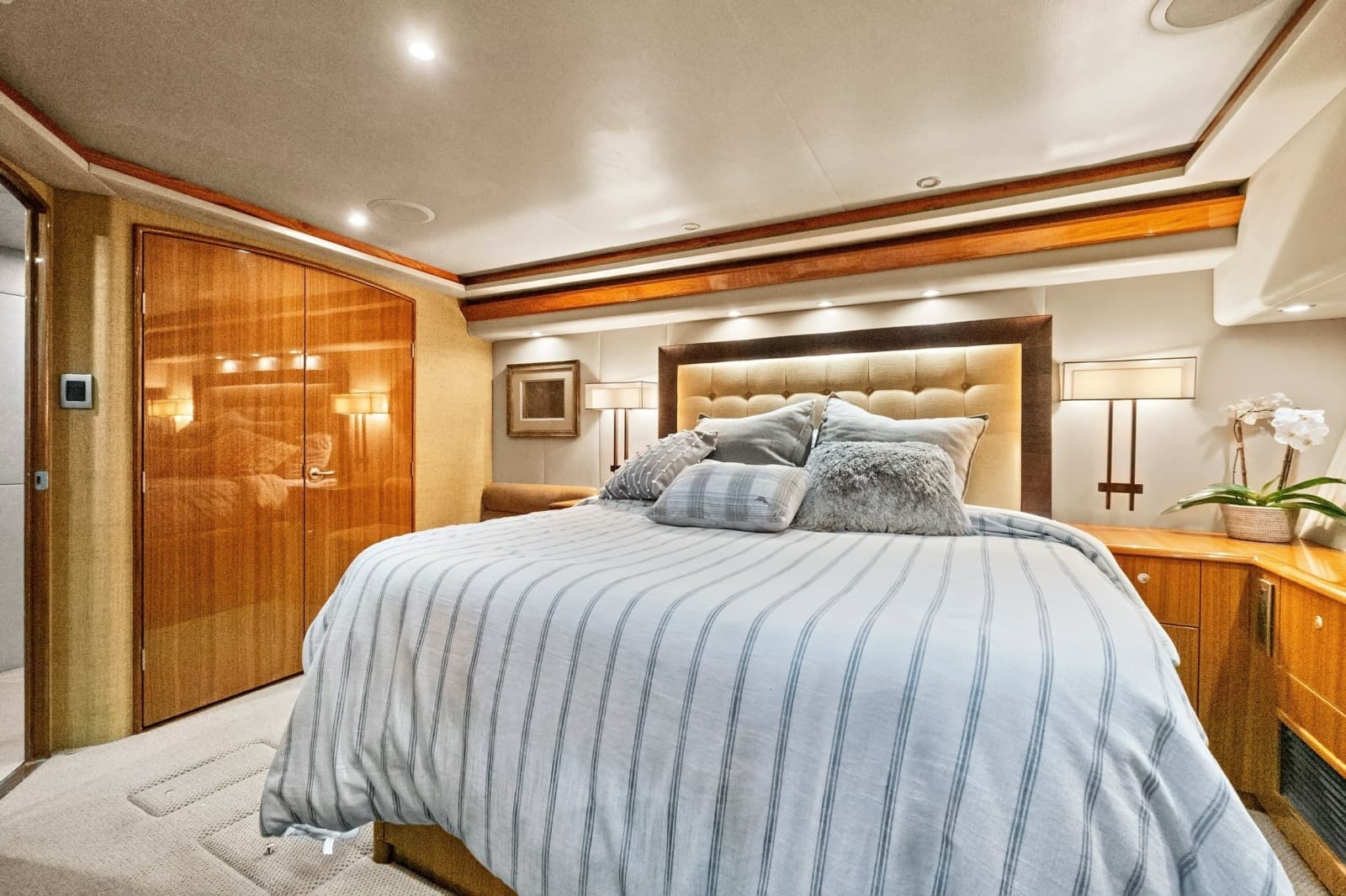 2008 Viking 74 Enclosed Bridge - Photo 53