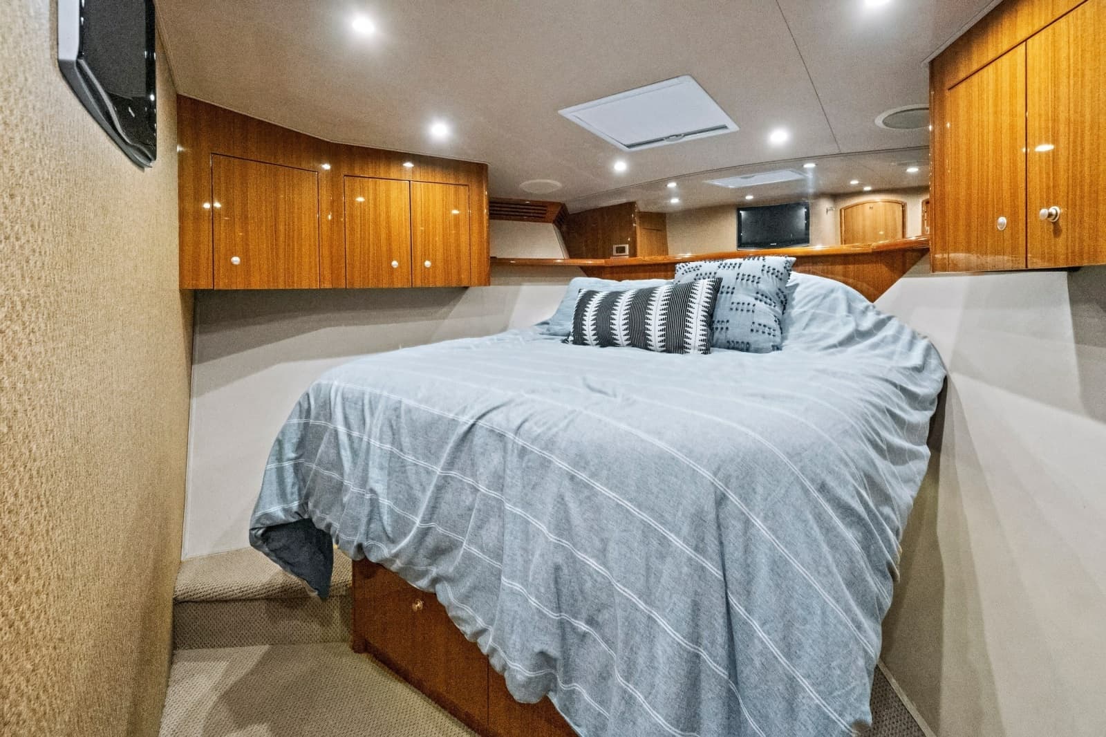 2008 Viking 74 Enclosed Bridge - Photo 64