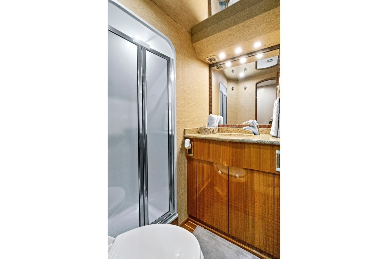 2008 Viking 74 Enclosed Bridge - Photo 61