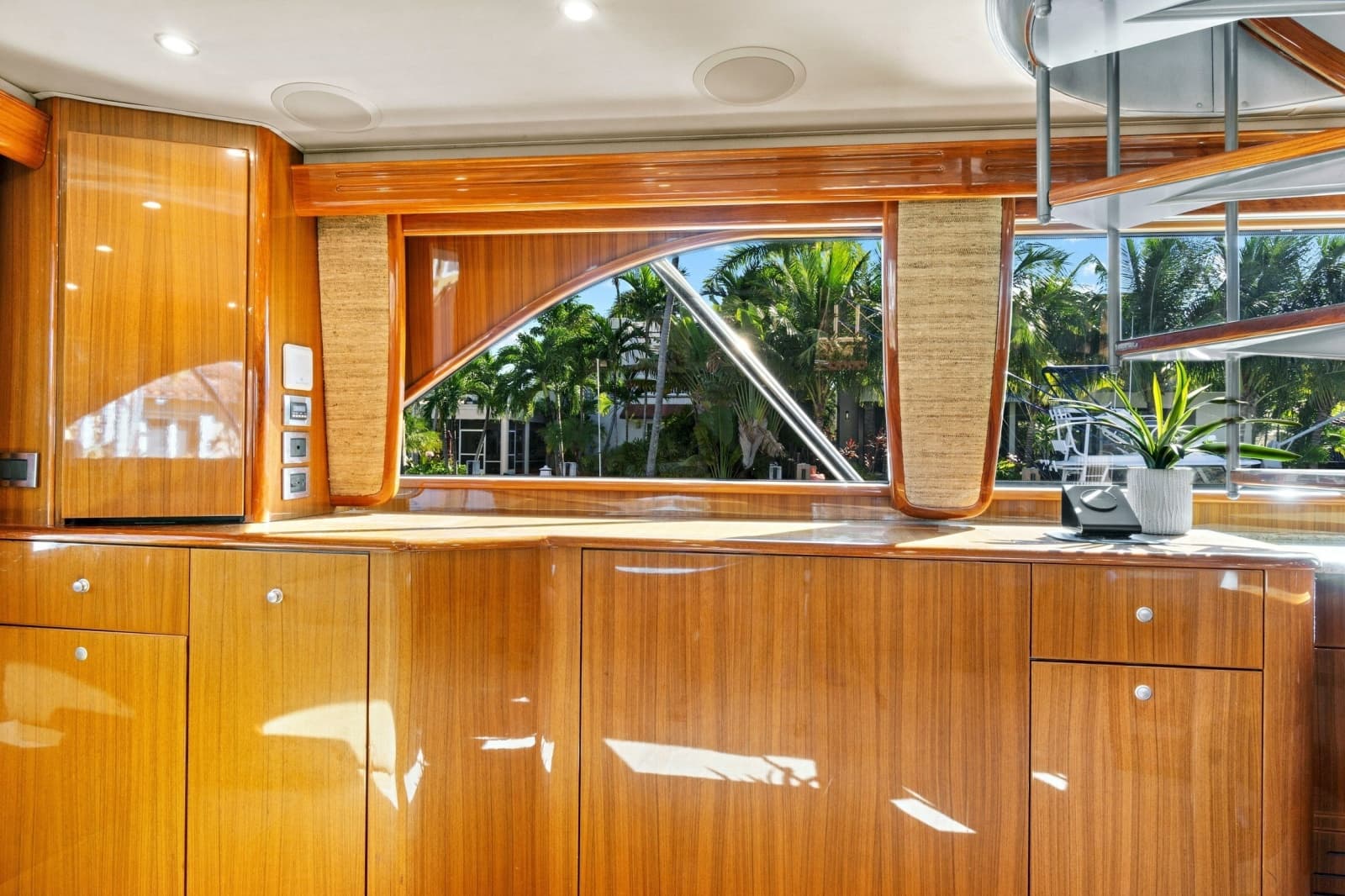 2008 Viking 74 Enclosed Bridge - Photo 27