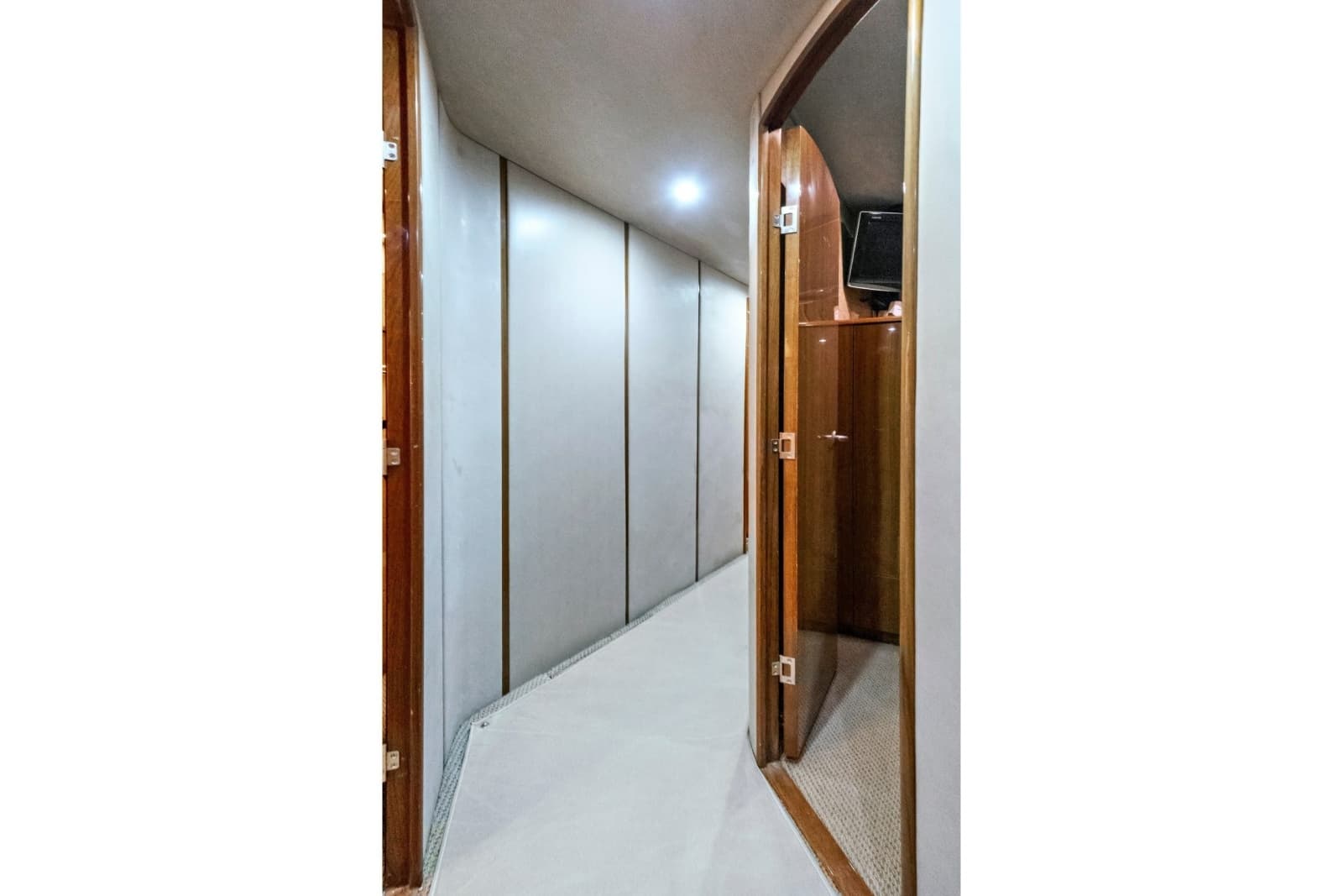 2008 Viking 74 Enclosed Bridge - Photo 51