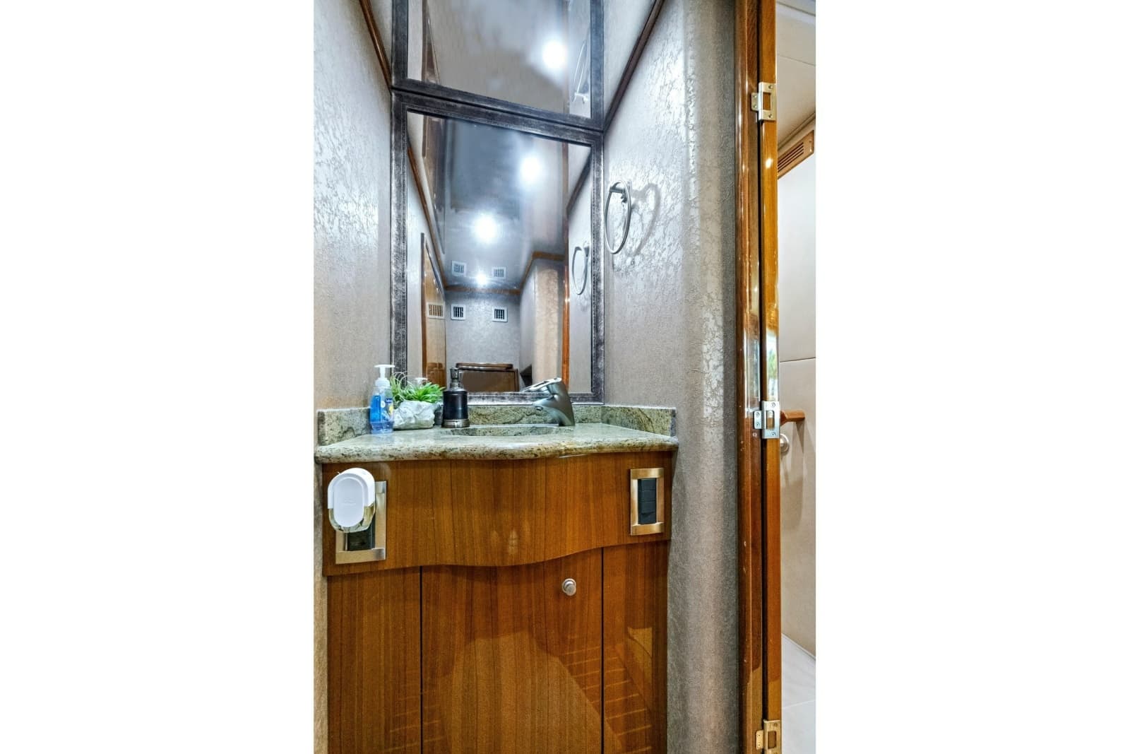 2008 Viking 74 Enclosed Bridge - Photo 34
