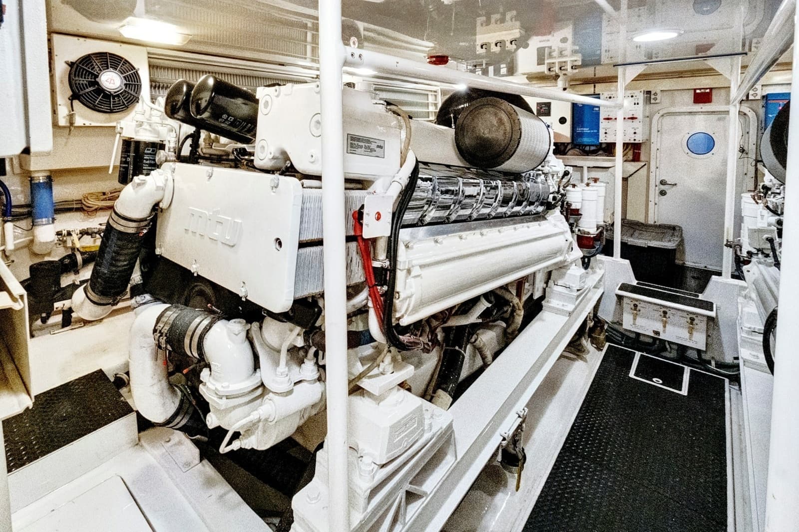2008 Viking 74 Enclosed Bridge - Photo 48