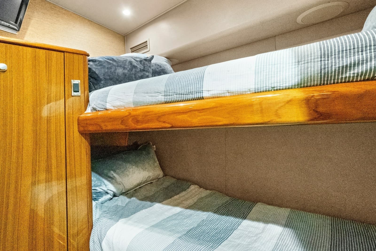 2008 Viking 74 Enclosed Bridge - Photo 59