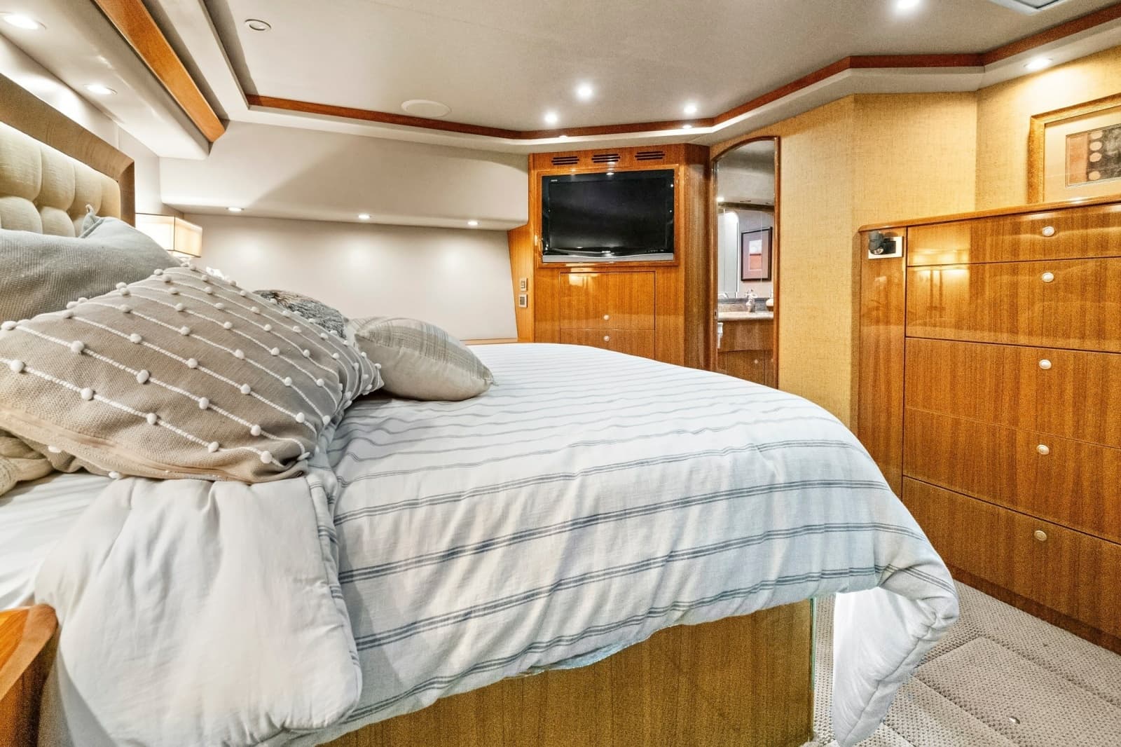 2008 Viking 74 Enclosed Bridge - Photo 55