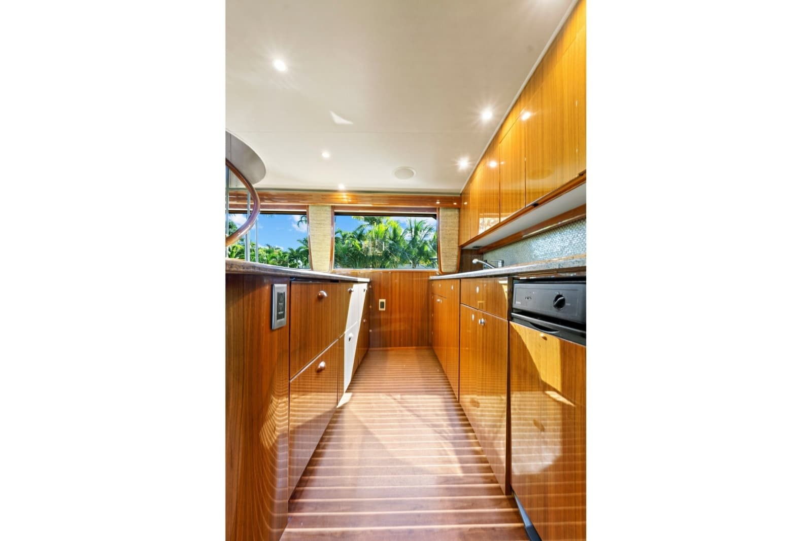 2008 Viking 74 Enclosed Bridge - Photo 31