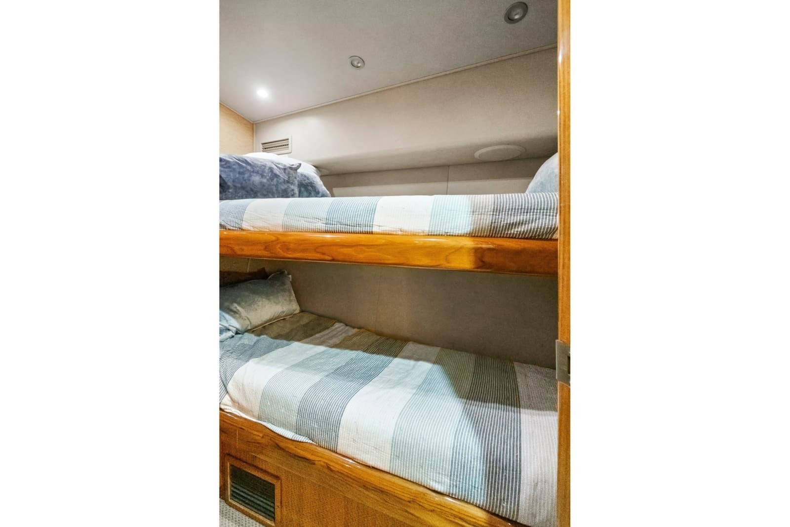 2008 Viking 74 Enclosed Bridge - Photo 60