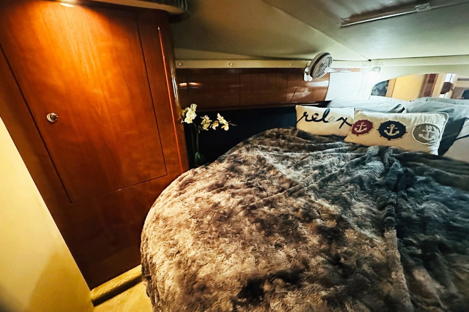 2003 Sea Ray 420 Sundancer - Photo 10